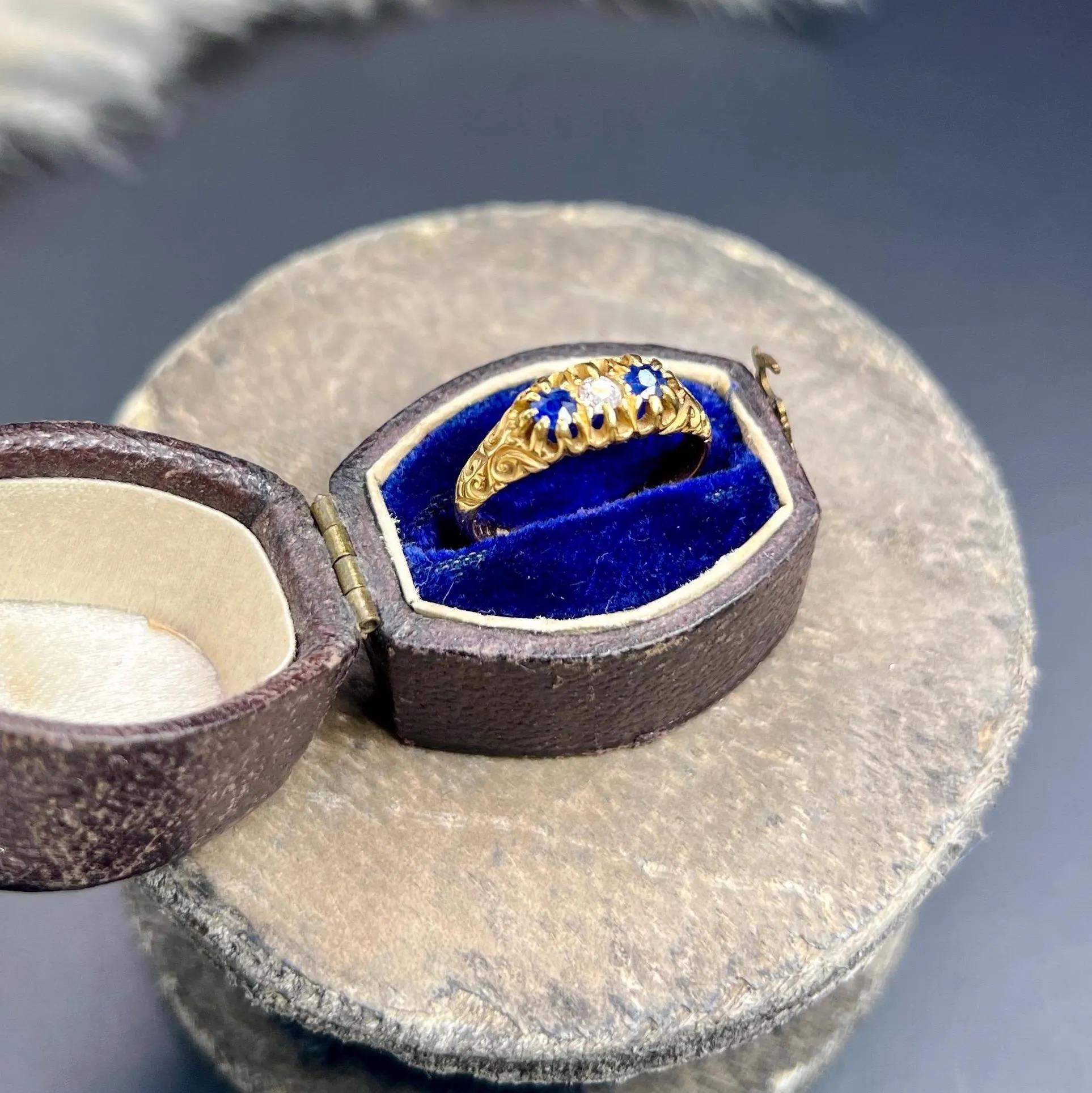 Antique 18ct Gold Edwardian Sapphire & Diamond Ring Hallmarked Birmingham 1906 For Sale 3