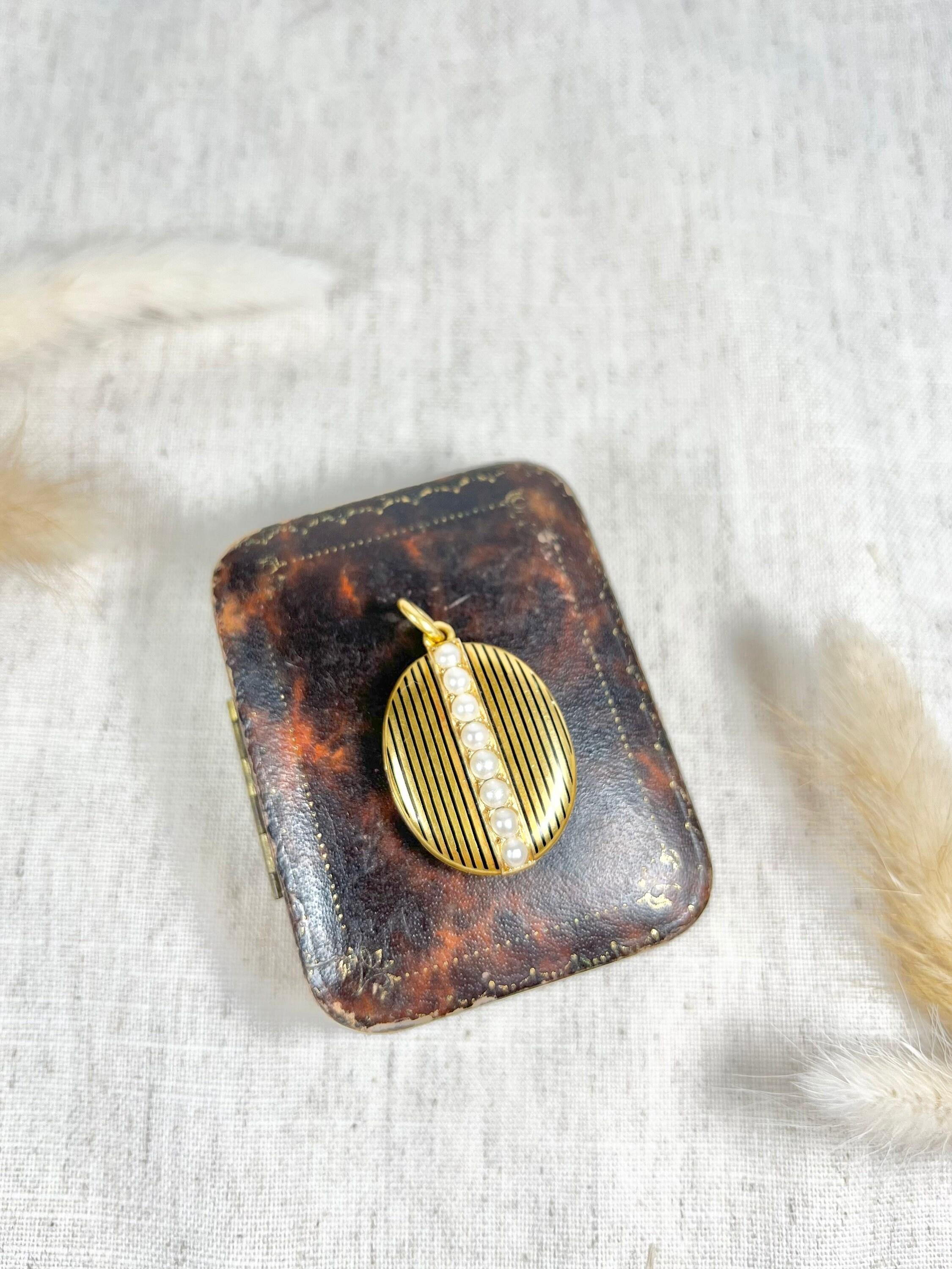 Antique 18ct Gold Edwardian Striped Black Enamel & Pearl Oval Locket In Good Condition For Sale In Brighton, GB