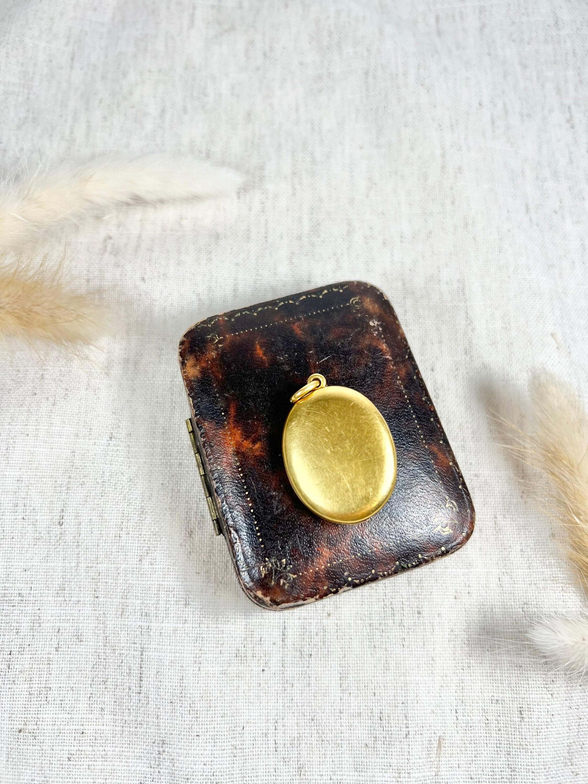 Antique 18ct Gold Edwardian Striped Black Enamel & Pearl Oval Locket For Sale 3