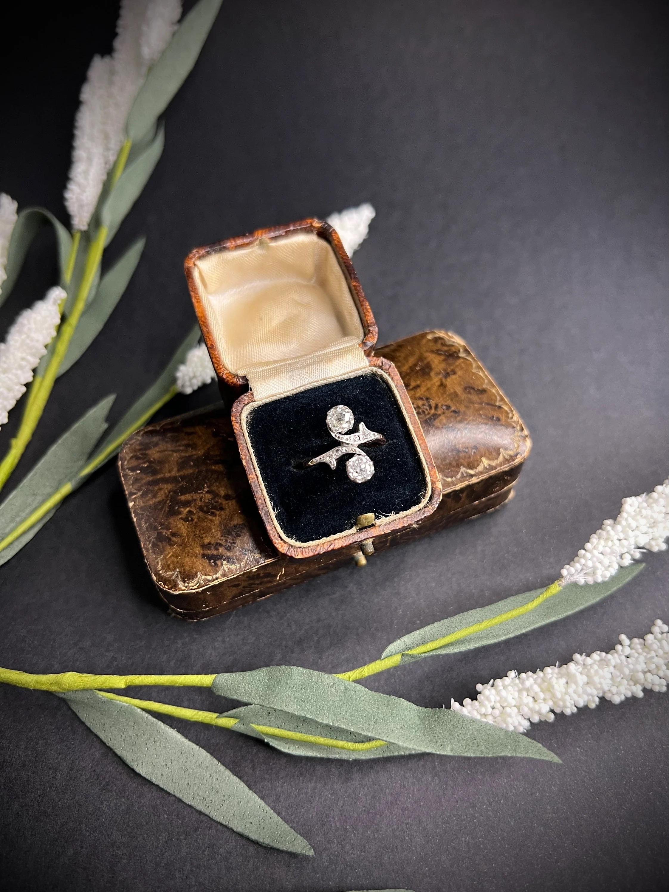 Antiker 18ct Gold, Edwardian Toi et Moi Diamond Belle Époque Ring im Zustand „Gut“ im Angebot in Brighton, GB