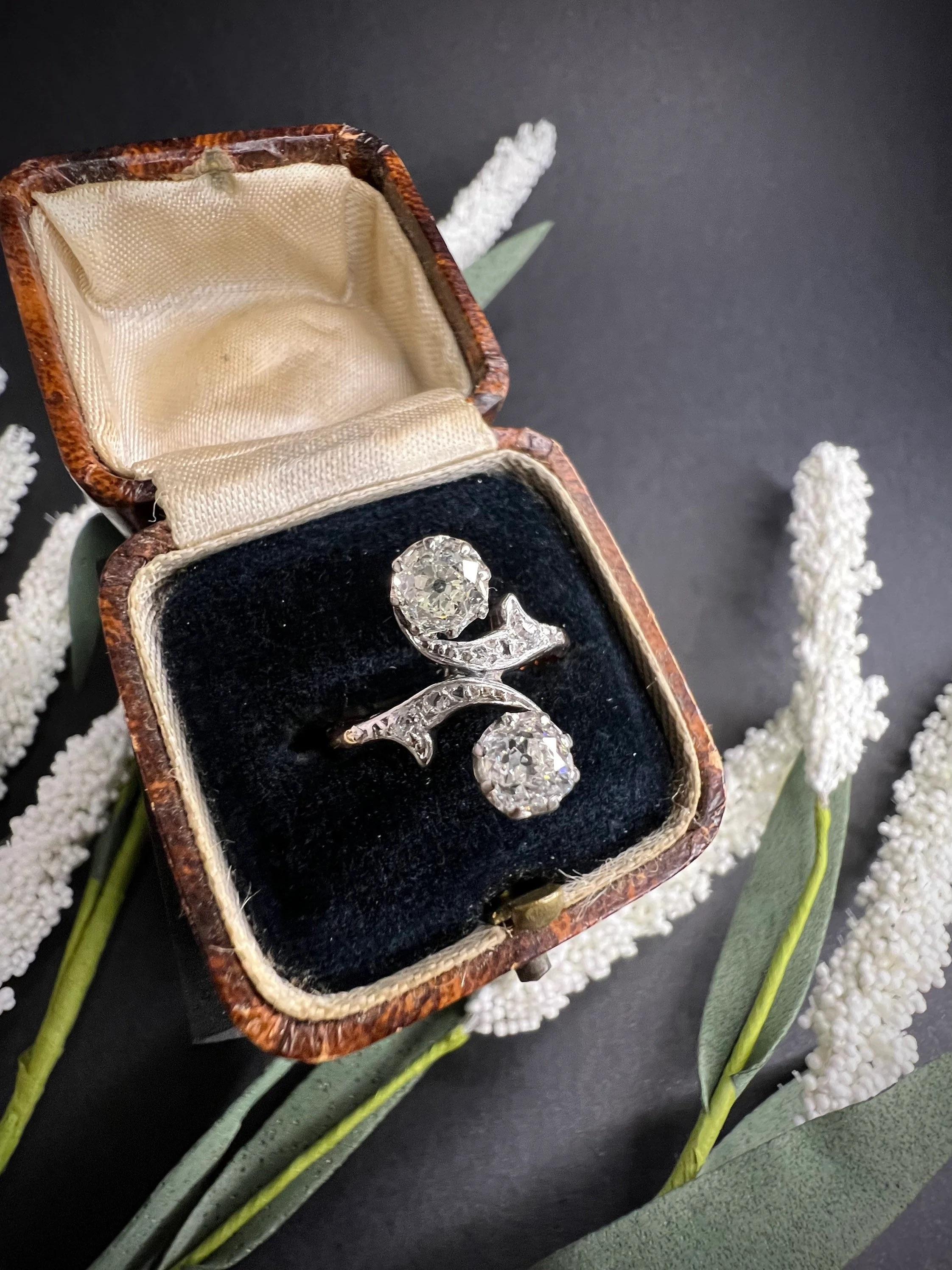 Antiker 18ct Gold, Edwardian Toi et Moi Diamond Belle Époque Ring im Angebot 1