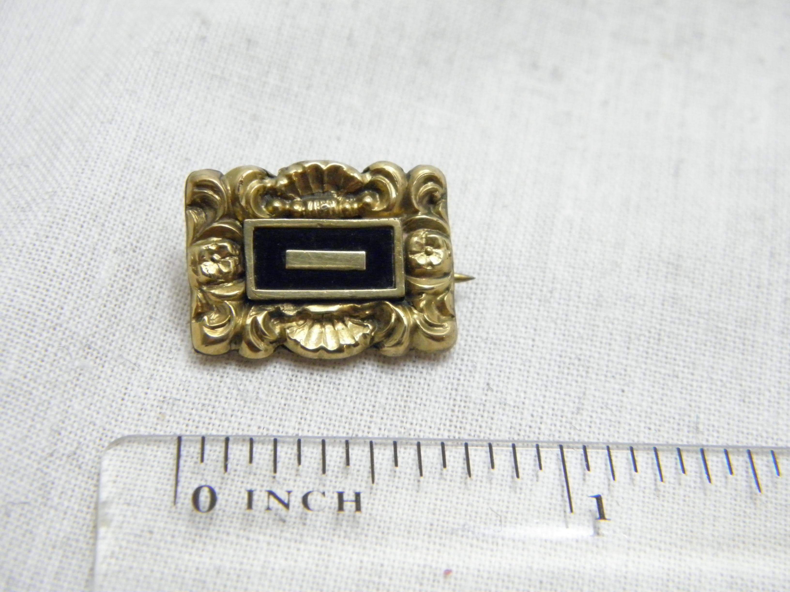 Antique 18ct Gold Enamel Mourning Brooch Pin c1850 750 Purity Detailed For Sale 5