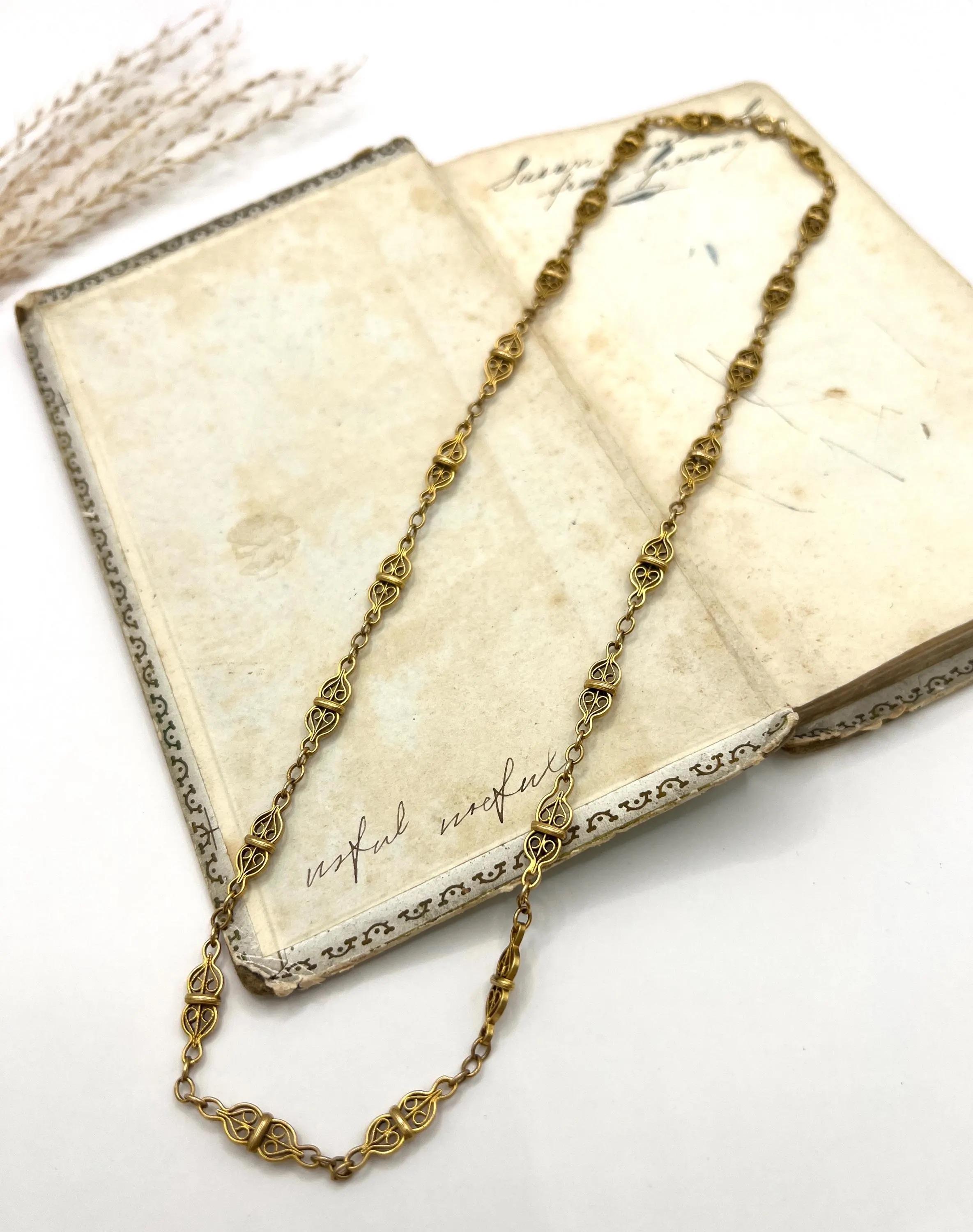 Antique French 1920, oro 18 ct, collana con catena a maglie filigranate da 20 1/4 di pollice in vendita 4