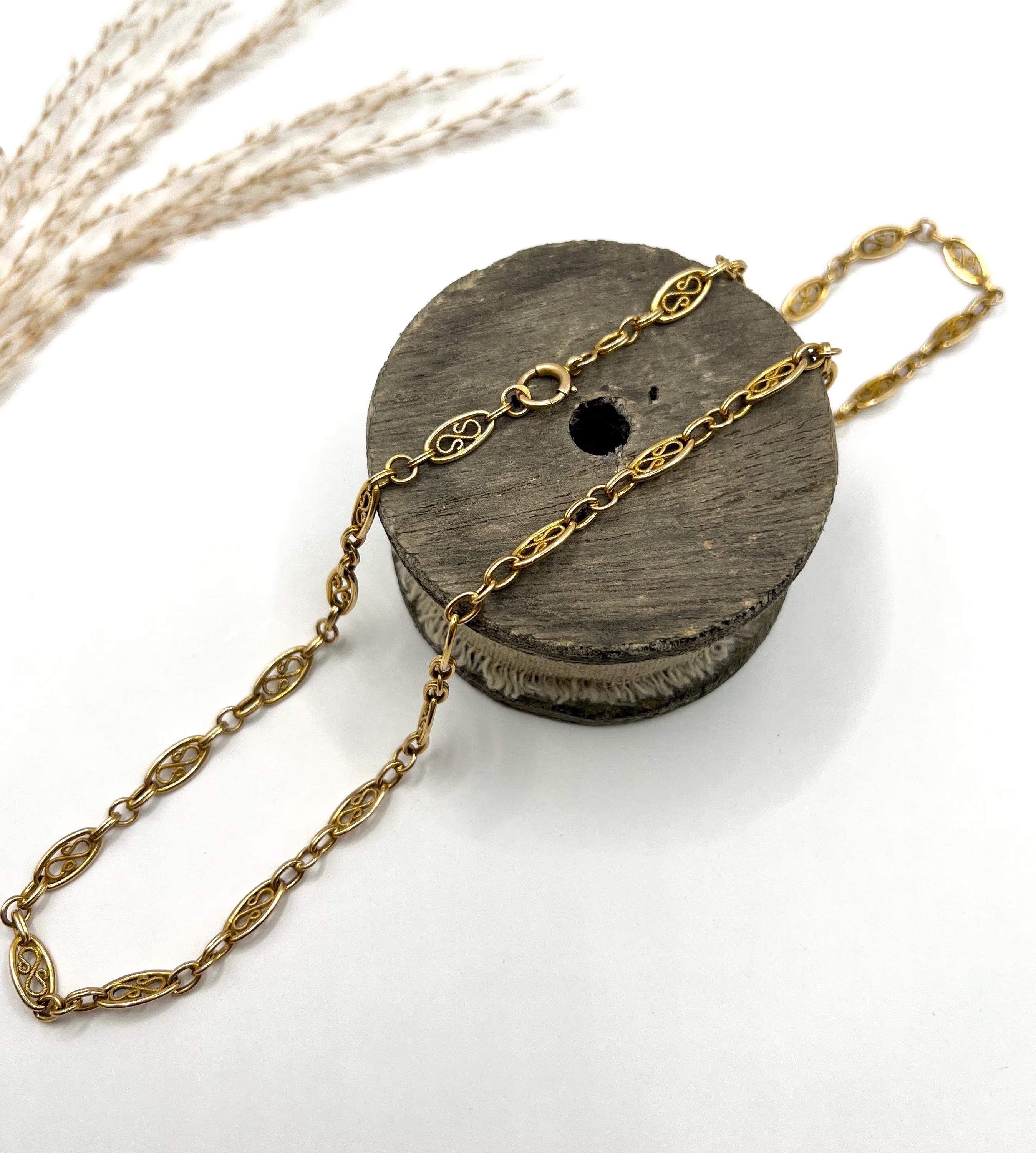 Antique 18ct Gold, French 1920s 22 3/4 Inch Fancy Filigree Oval Link Chain Unisexe en vente