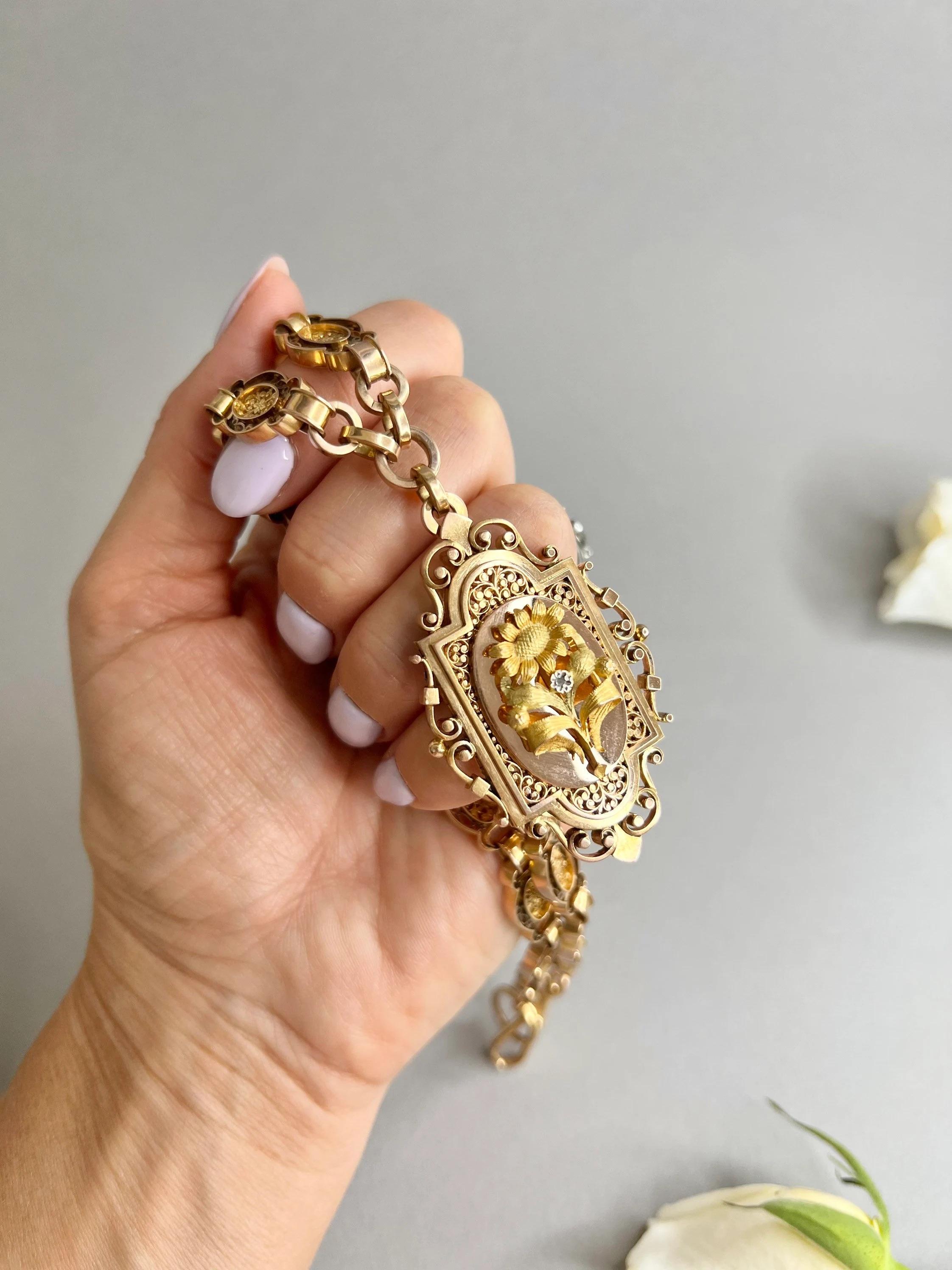 Antique Gold Book Chain Necklace 

18ct Rose Gold- French Stamped 

Circa 1880 

Fabulous, French Made Antique Locket Collar Necklace. Gorgeous Belle Époque Design. 
Beautifully Detailed Cage Work Links, with a Split Ring & Dog Clip Fastening.