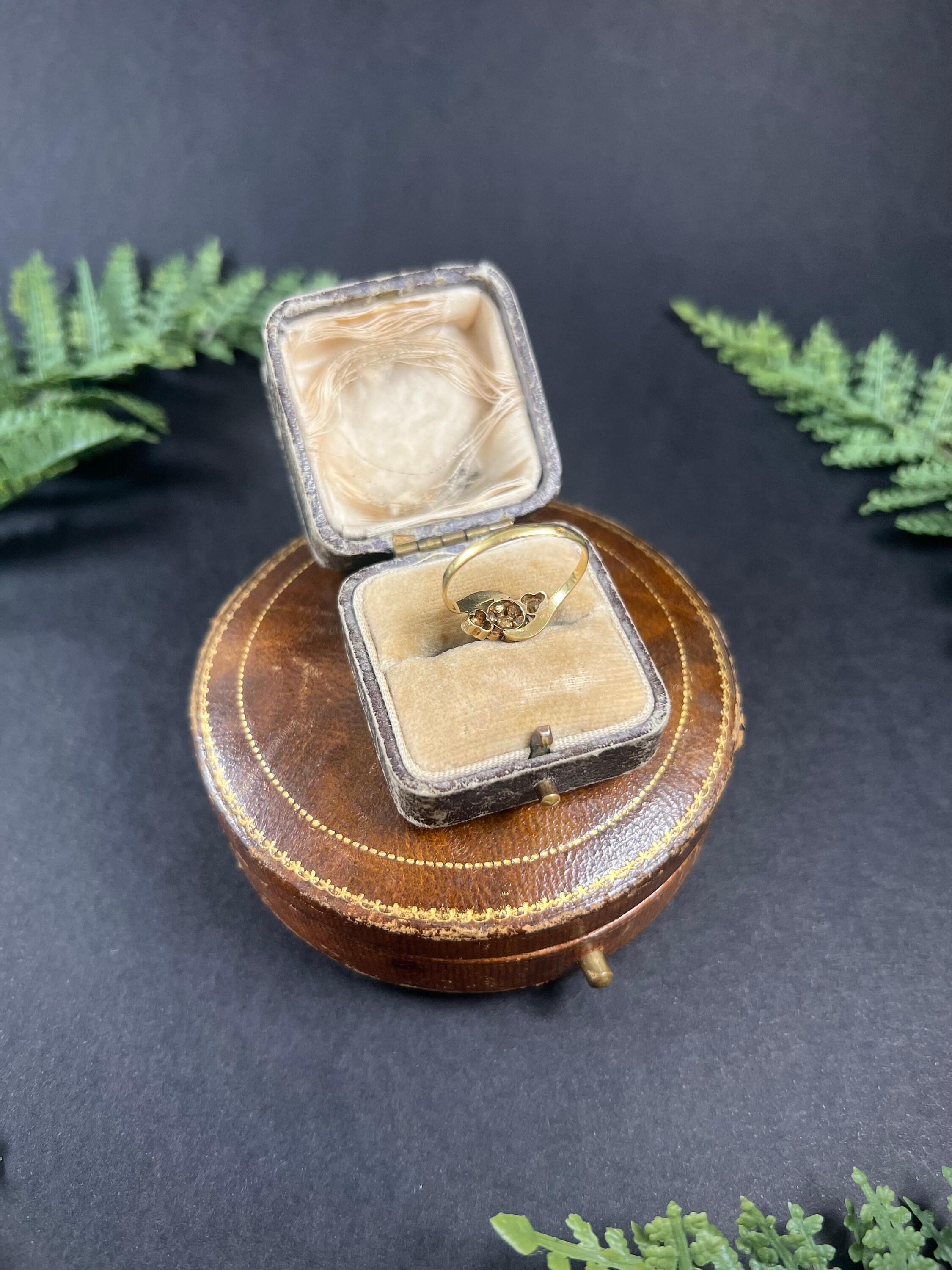 Bague grappe édouardienne française ancienne en or 18 carats, rubis, diamant et perle marguerite en vente 4