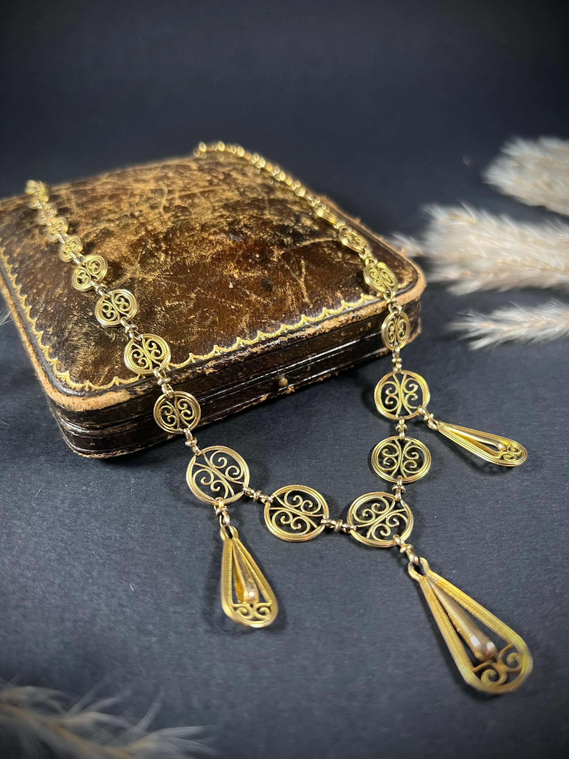 Antike französische filigrane Goldhalskette aus 18 Karat Gold im Angebot 6