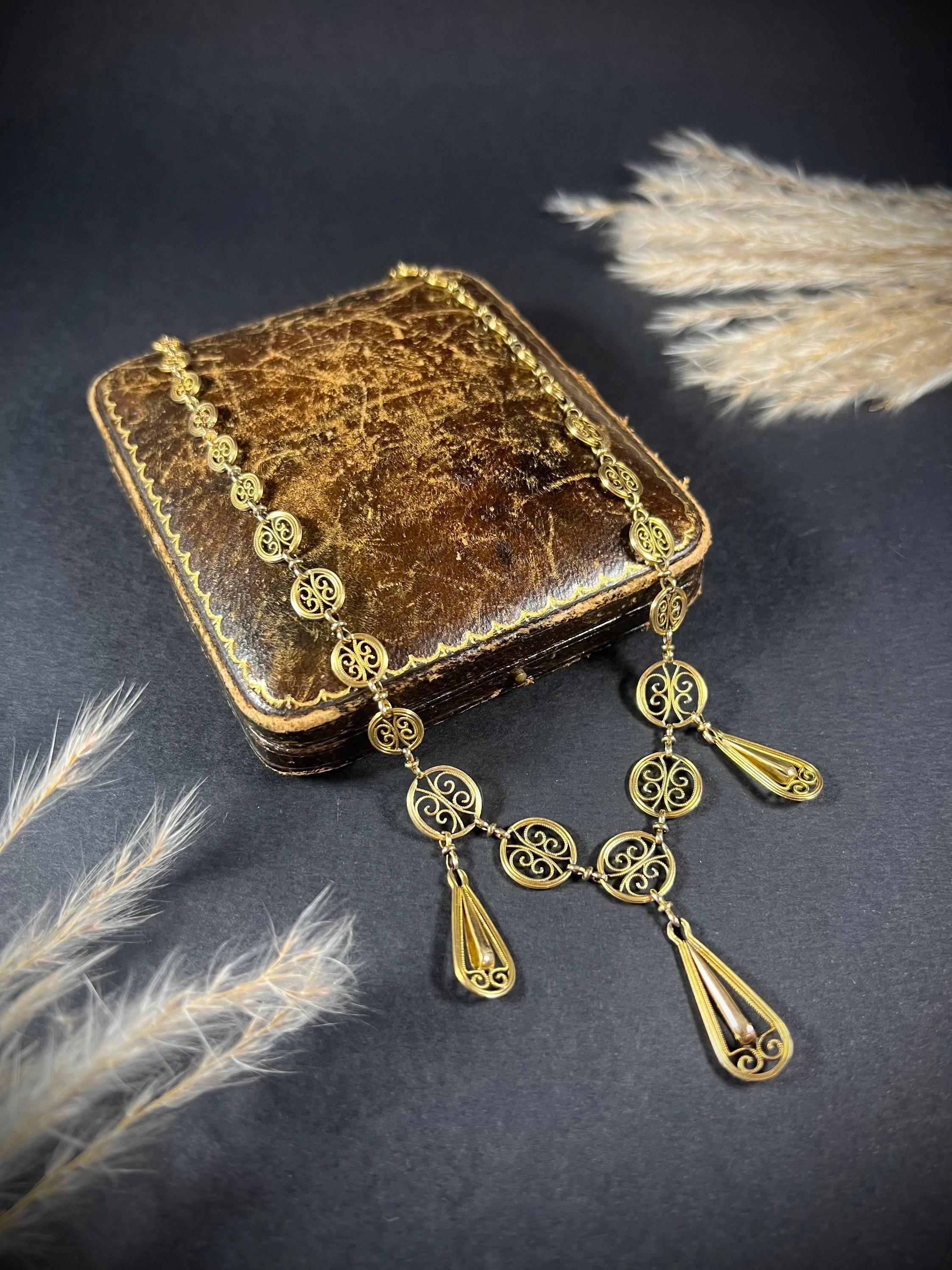 Antike französische filigrane Goldhalskette aus 18 Karat Gold im Angebot 1
