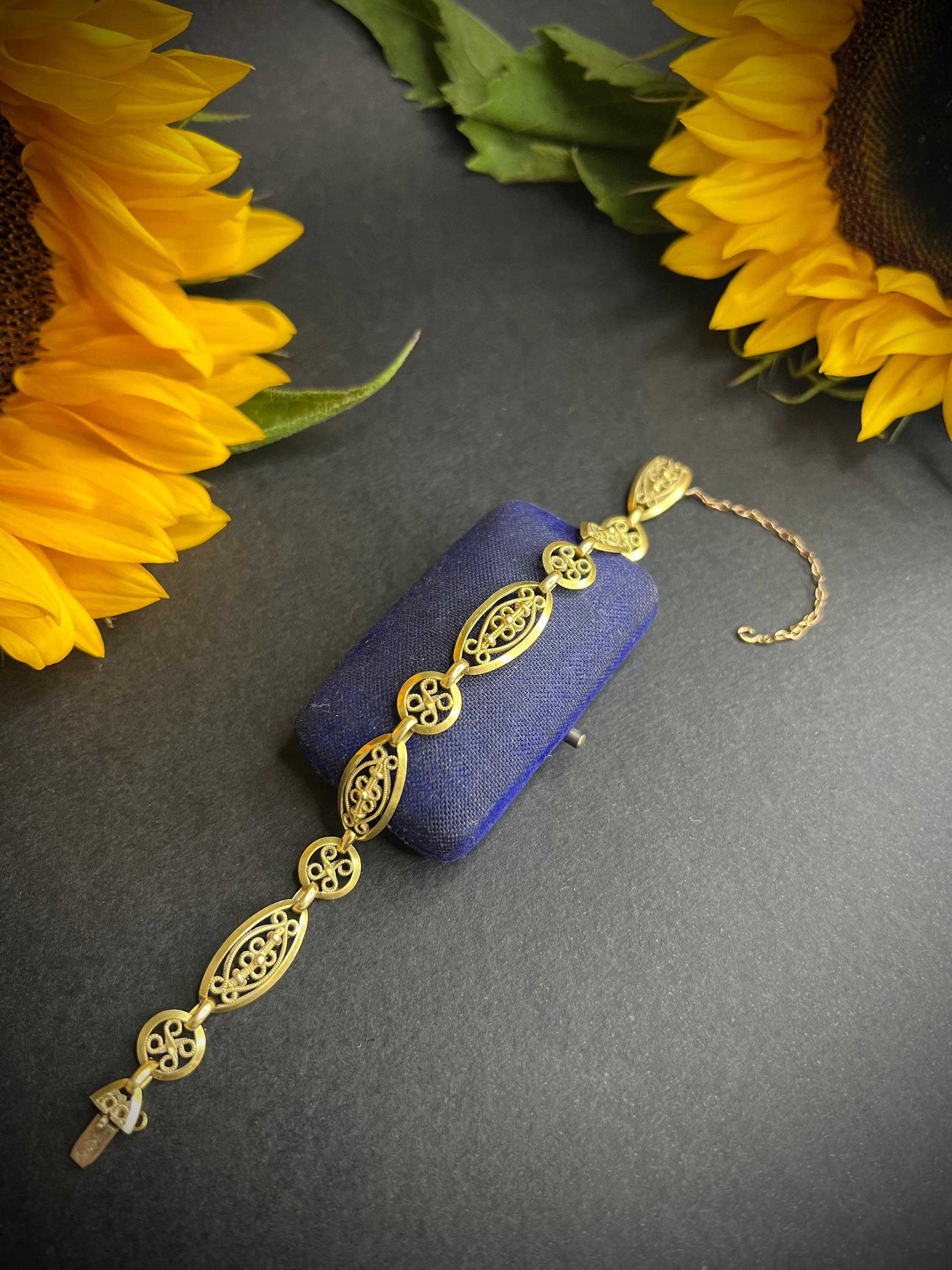 Antique 18ct Gold French Filigree Link Bracelet In Good Condition For Sale In Brighton, GB