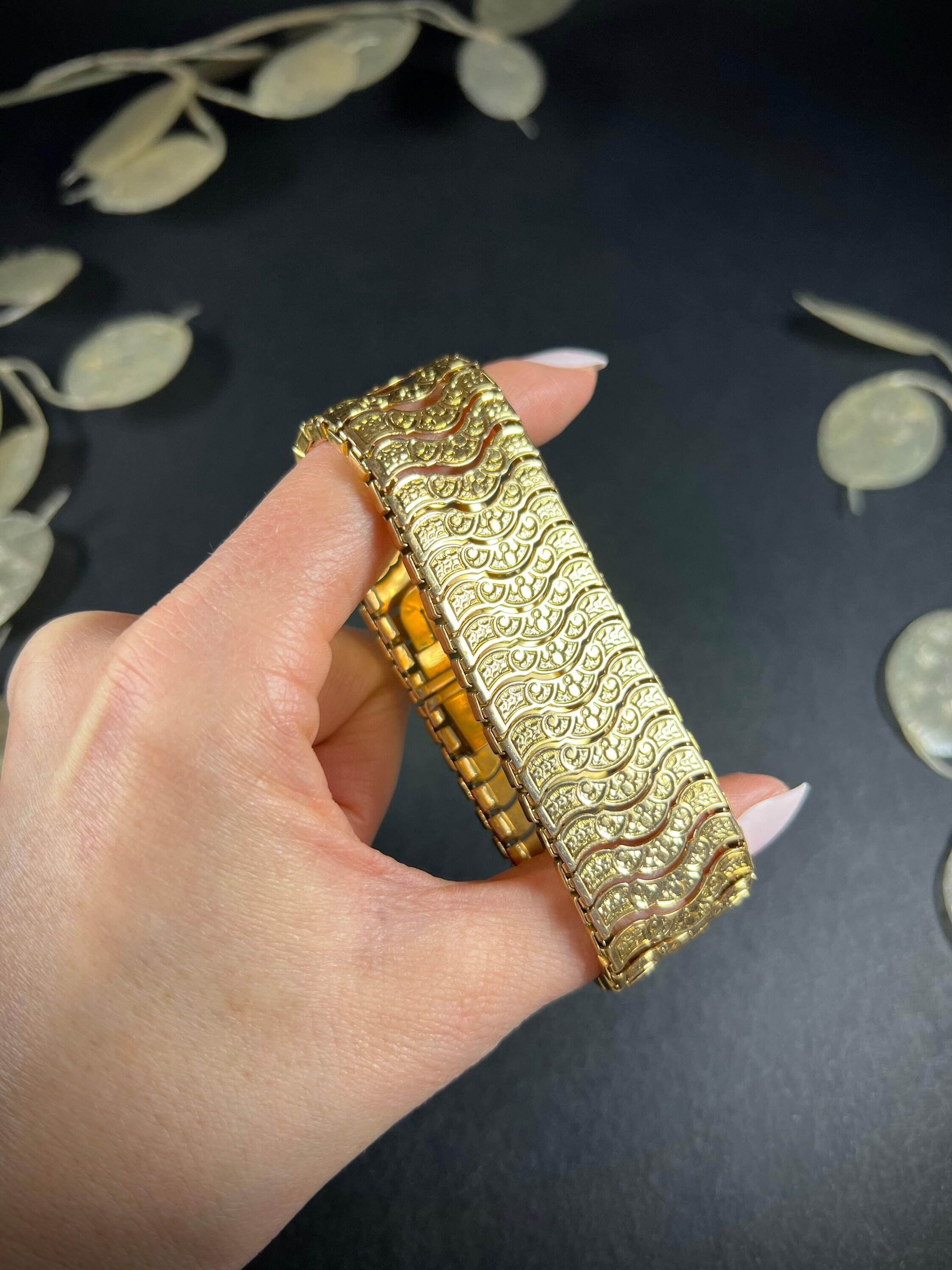 Antique 18ct Gold French Flexible Wide Cuff Bracelet In Good Condition In Brighton, GB