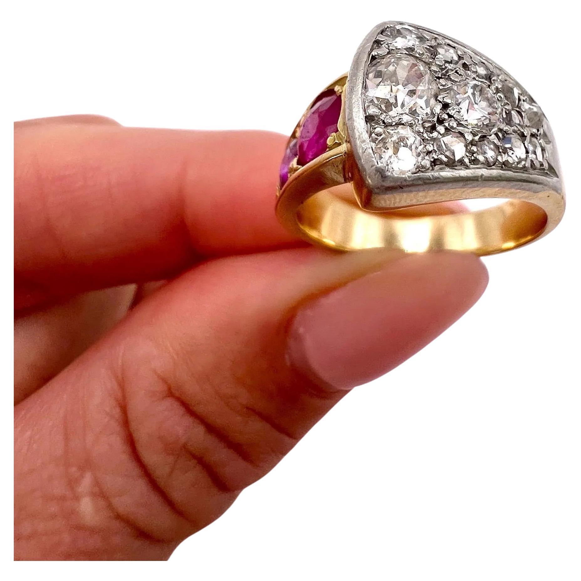 Anello da cocktail vintage in oro 18ct con timbro francese, anni 
20, con rubini e diamanti