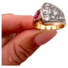 Bague de cocktail vintage en or 18ct estampillée French, rubis et diamants des années 1920