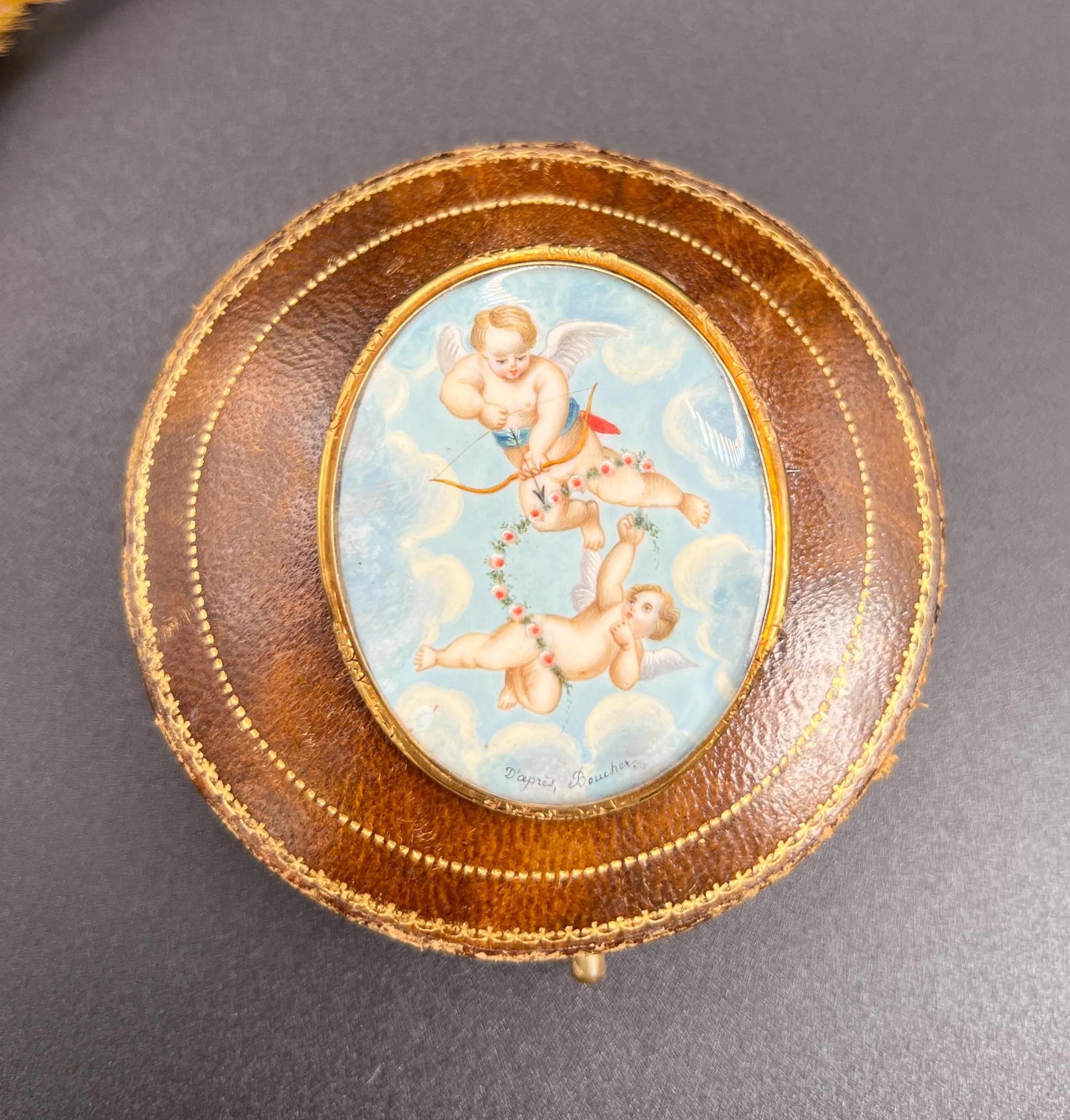 Antique 18ct Gold French, Victorian Cherub Miniature Brooch Mother of Pearl Back For Sale 2