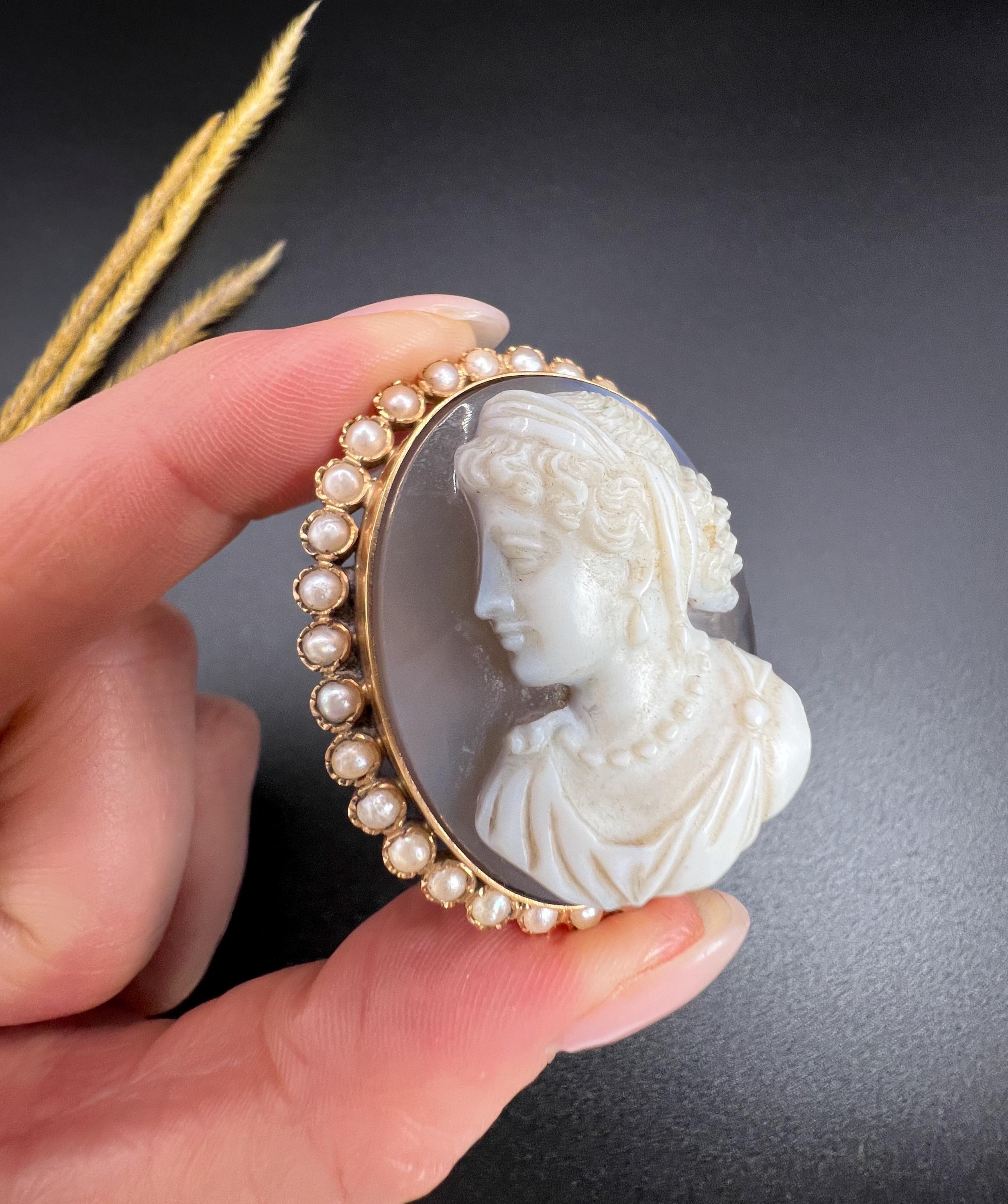 Women's or Men's Antique 18ct Gold French, Victorian Hardstone Lady Cameo Portrait Brooch For Sale