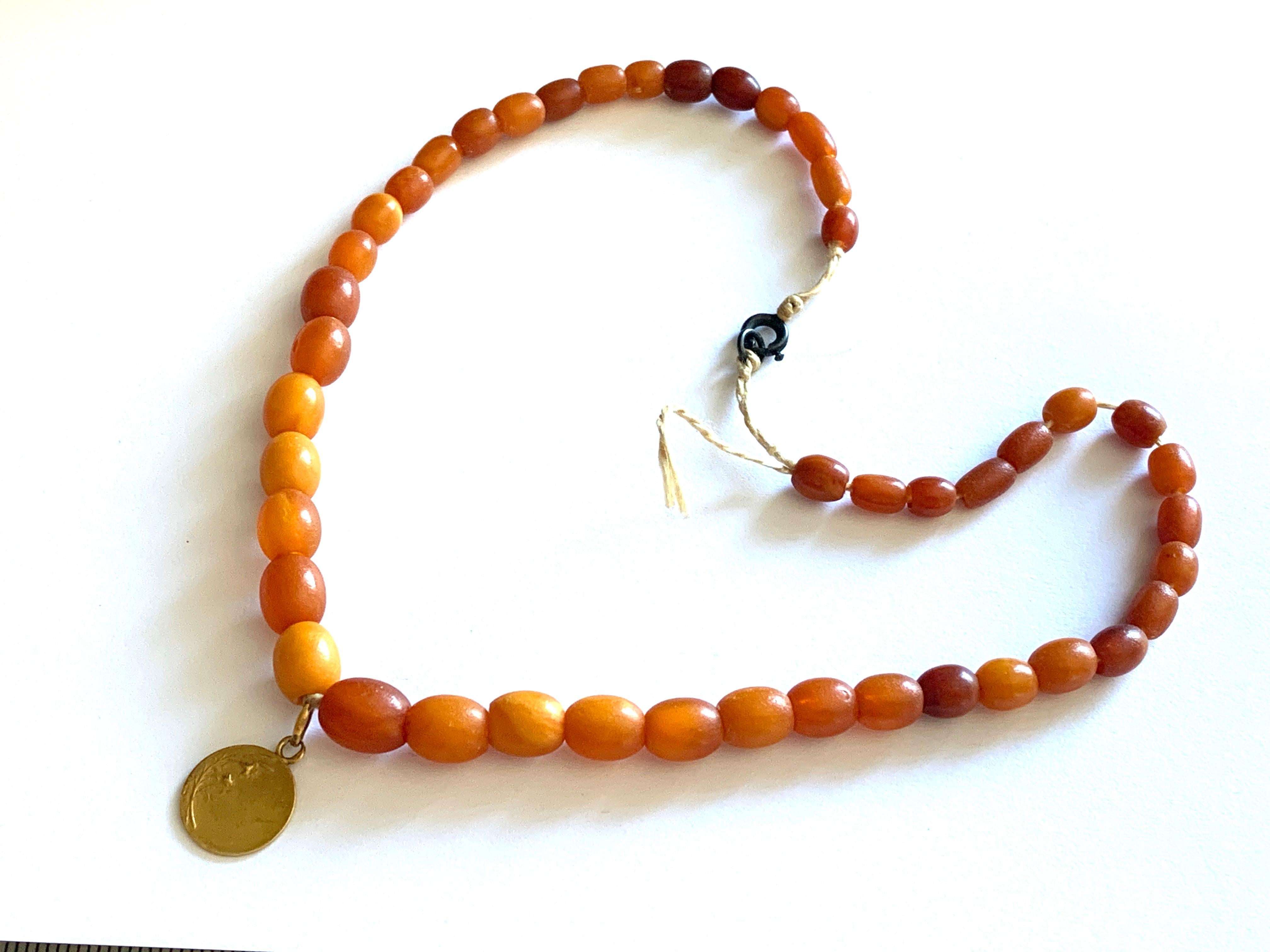 Antiguo Colgante Virgen María francesa de oro de 18 ct firmado en venta 12