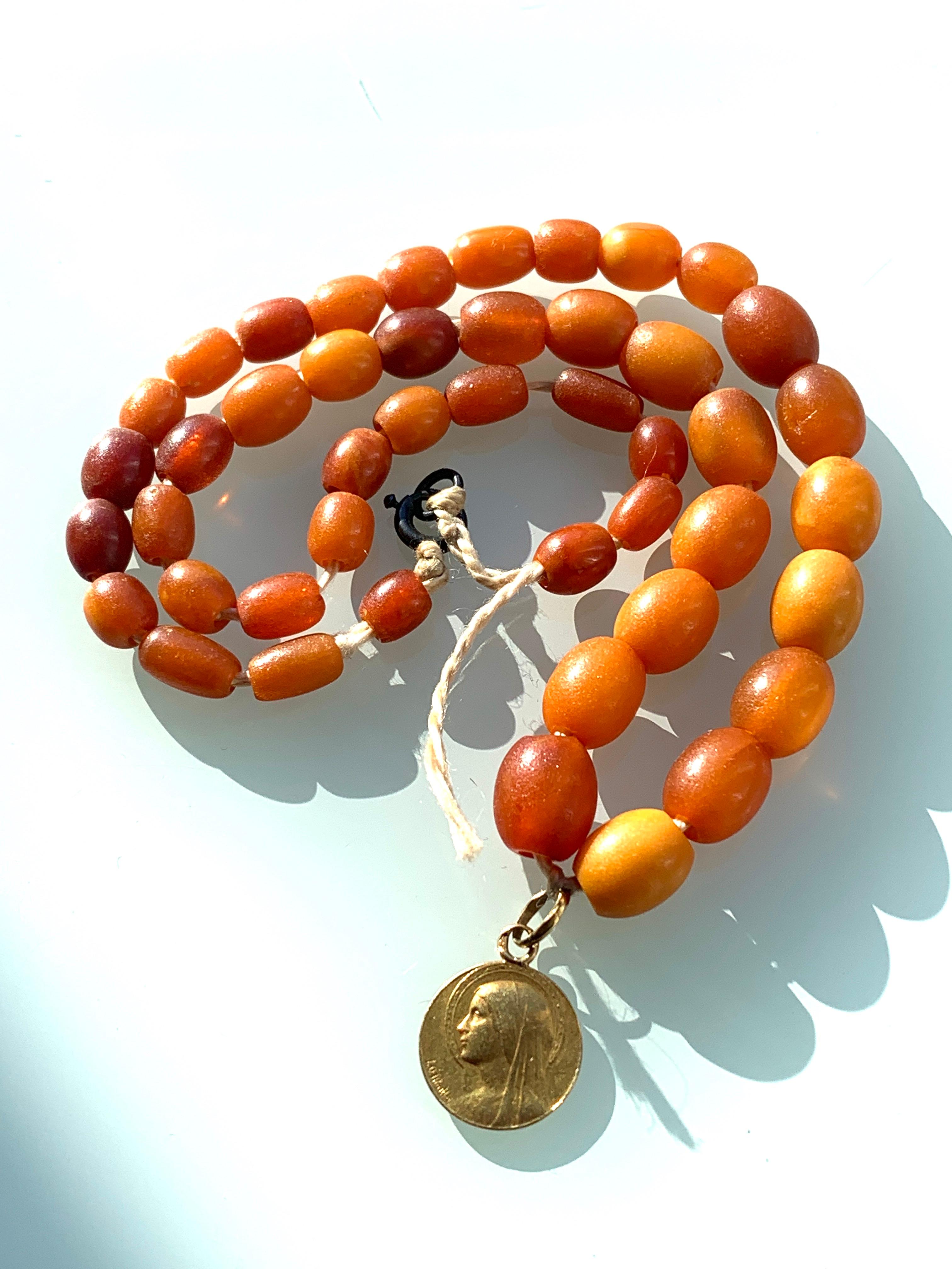 Antiguo Colgante Virgen María francesa de oro de 18 ct firmado en Bueno estado para la venta en London, GB