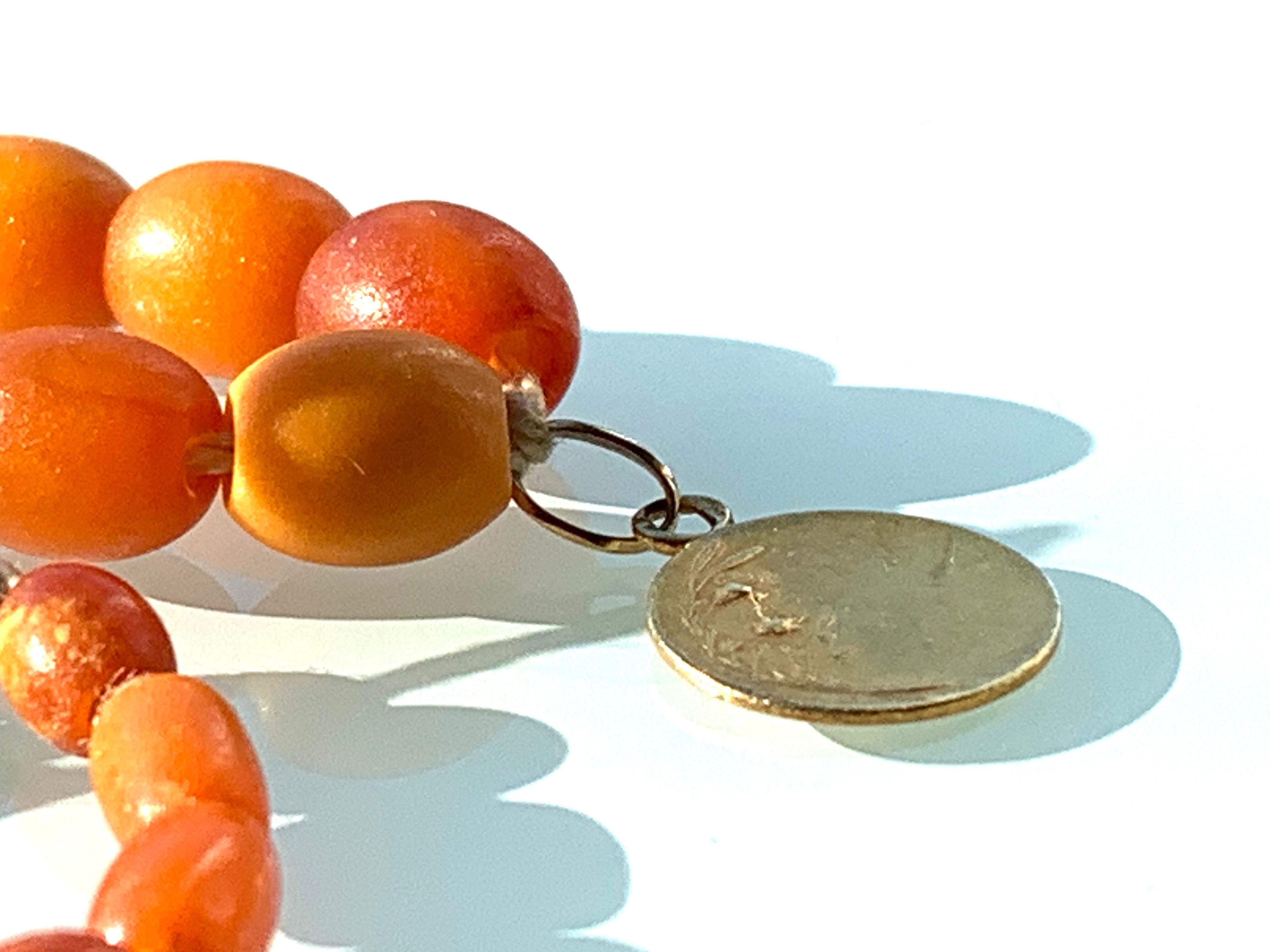 Antiguo Colgante Virgen María francesa de oro de 18 ct firmado en venta 1