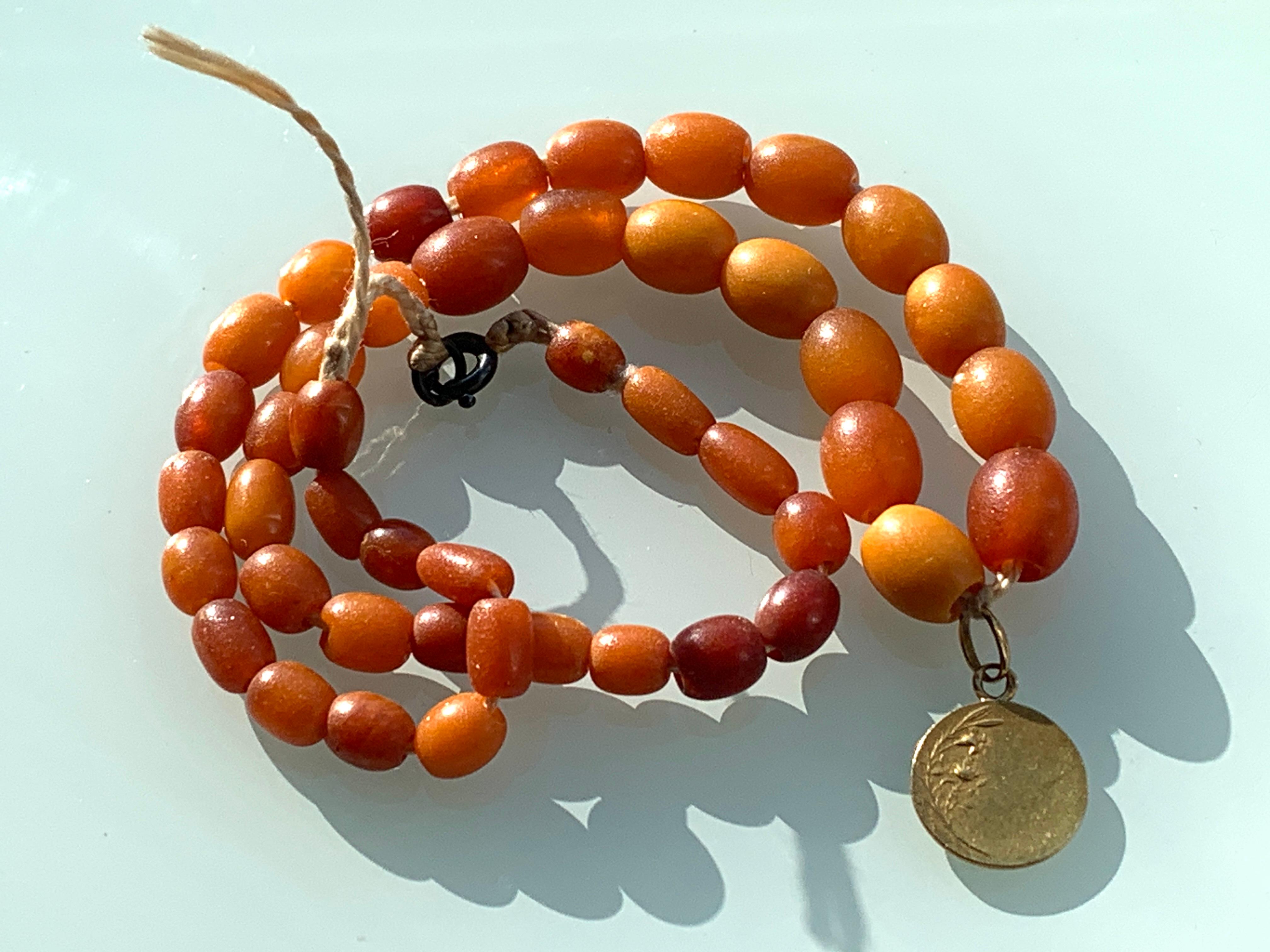 Antiguo Colgante Virgen María francesa de oro de 18 ct firmado en venta 4