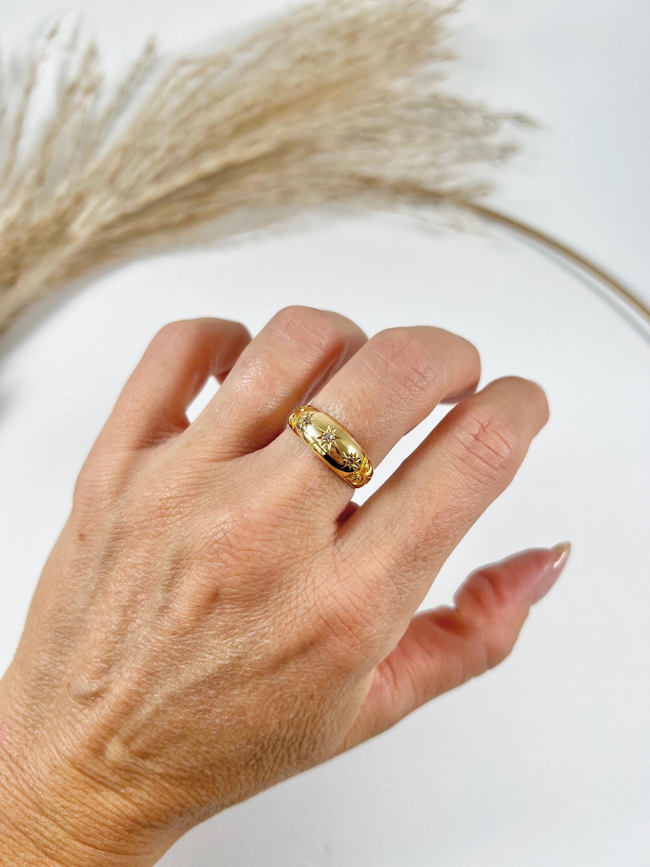 Antiguo anillo eduardiano de oro de 18 ct con sello de calidad y 3 diamantes Corte brillante