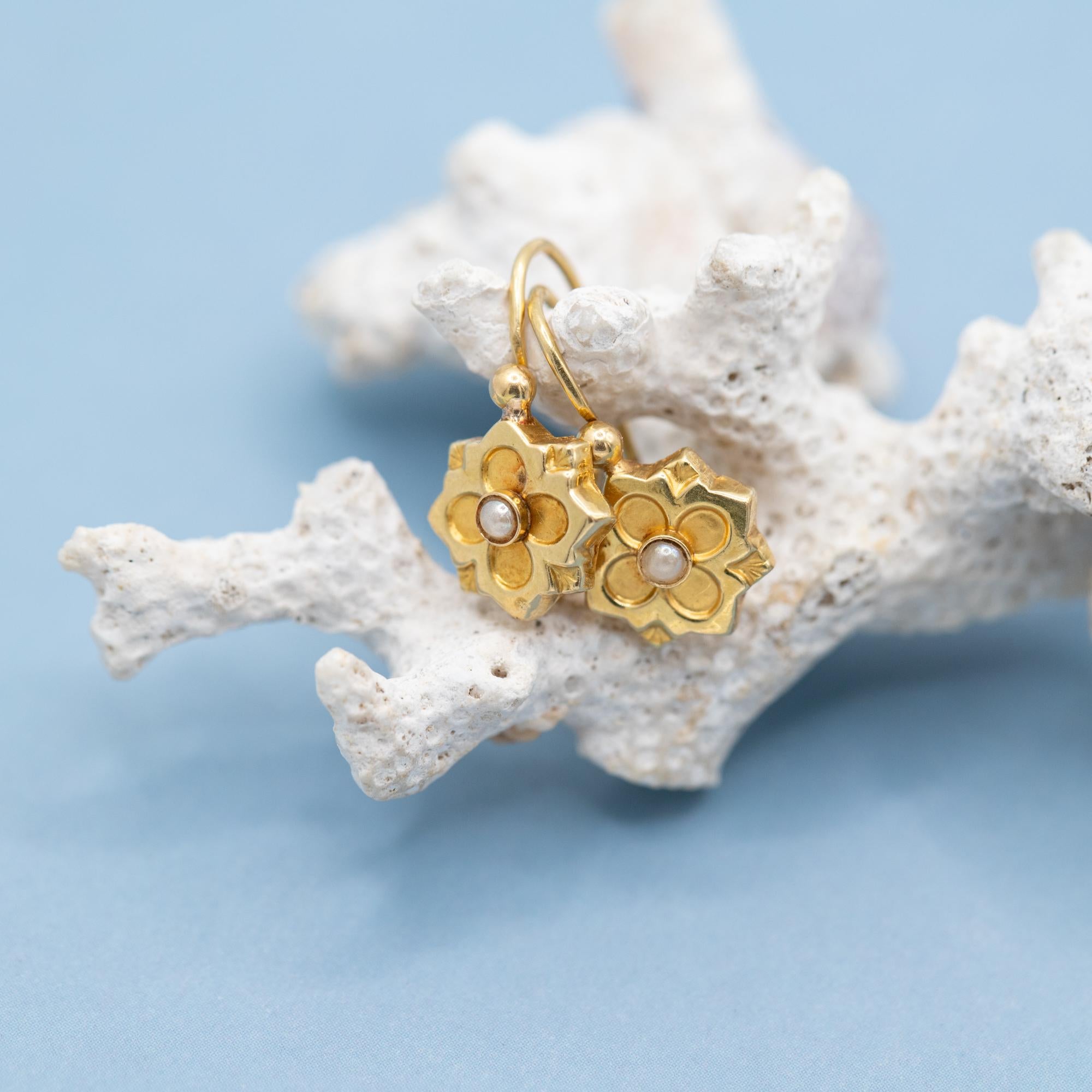Does antique jewelry go up in value?