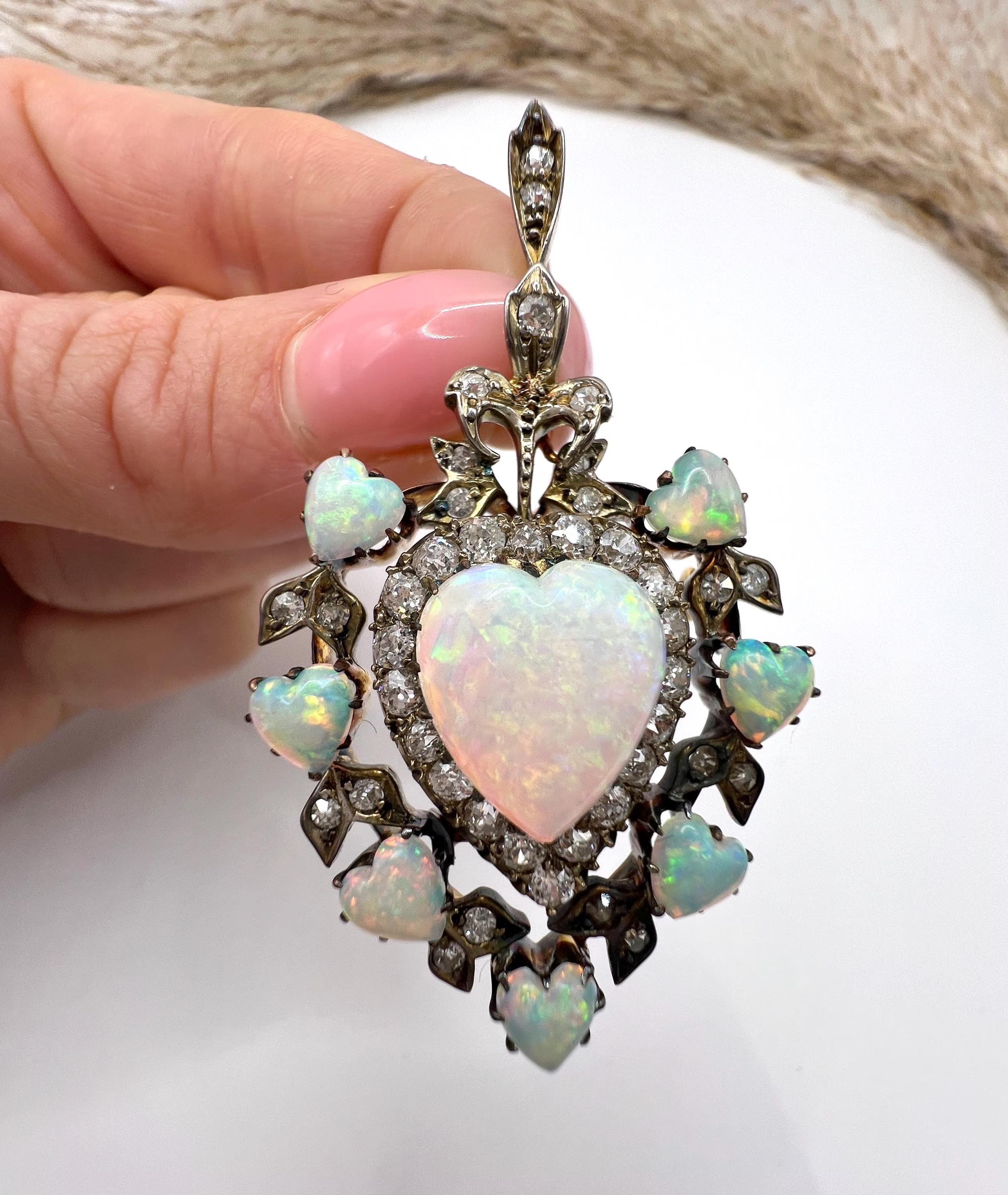 Antique 18ct Gold, Large Early Victorian Opal & Diamond Heart Pendant en venta 4