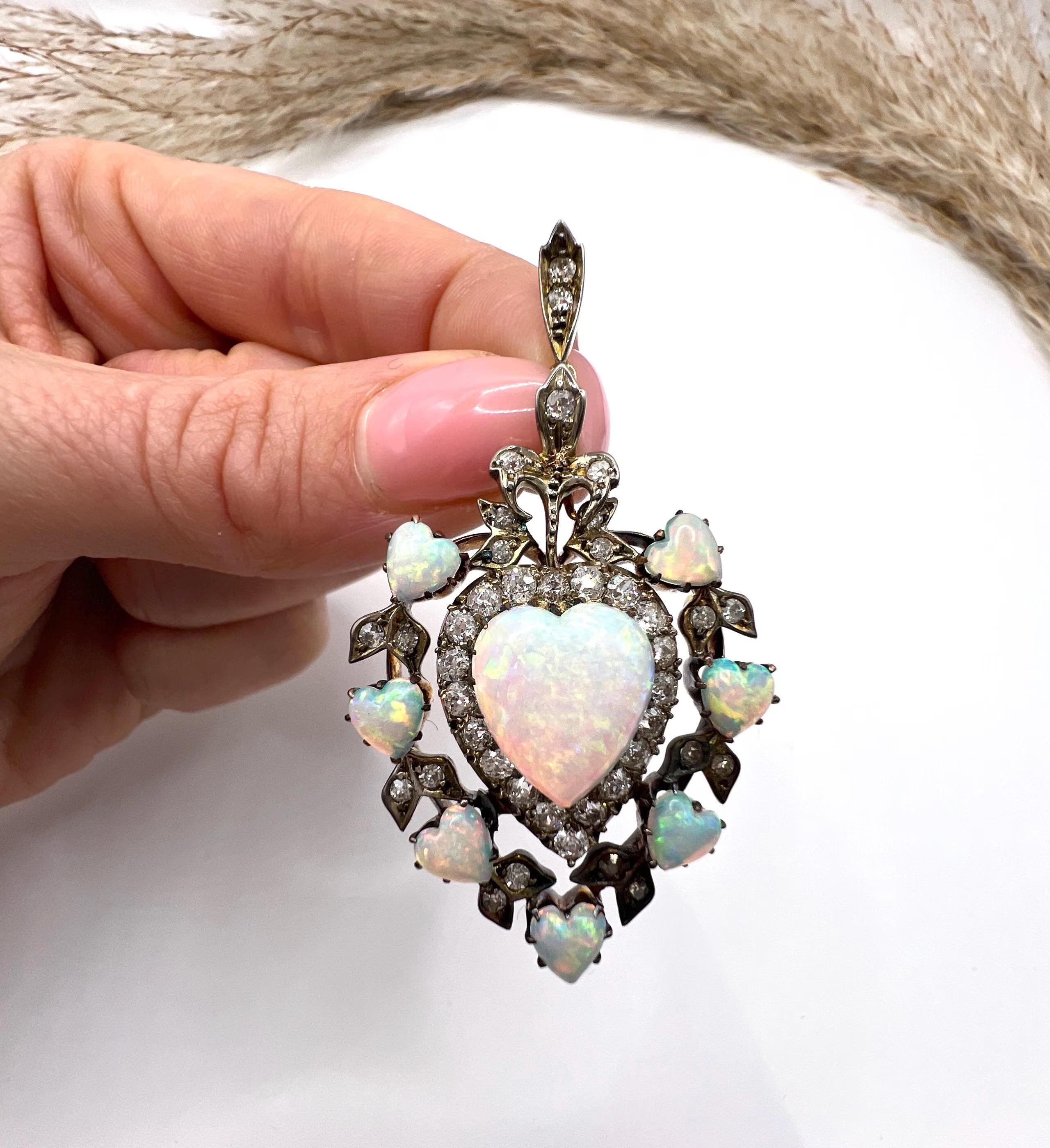 Antique 18ct Gold, Large Early Victorian Opal & Diamond Heart Pendant en Bueno estado para la venta en Brighton, GB