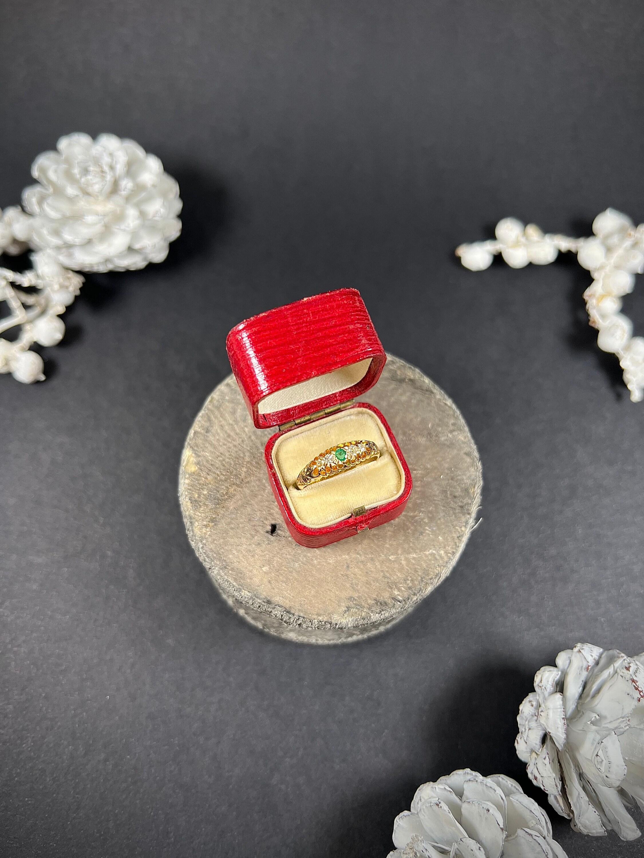 Antique 18ct Gold London Hallmarked, Edwardian 5 Stone Emerald & Diamond Ring For Sale 6