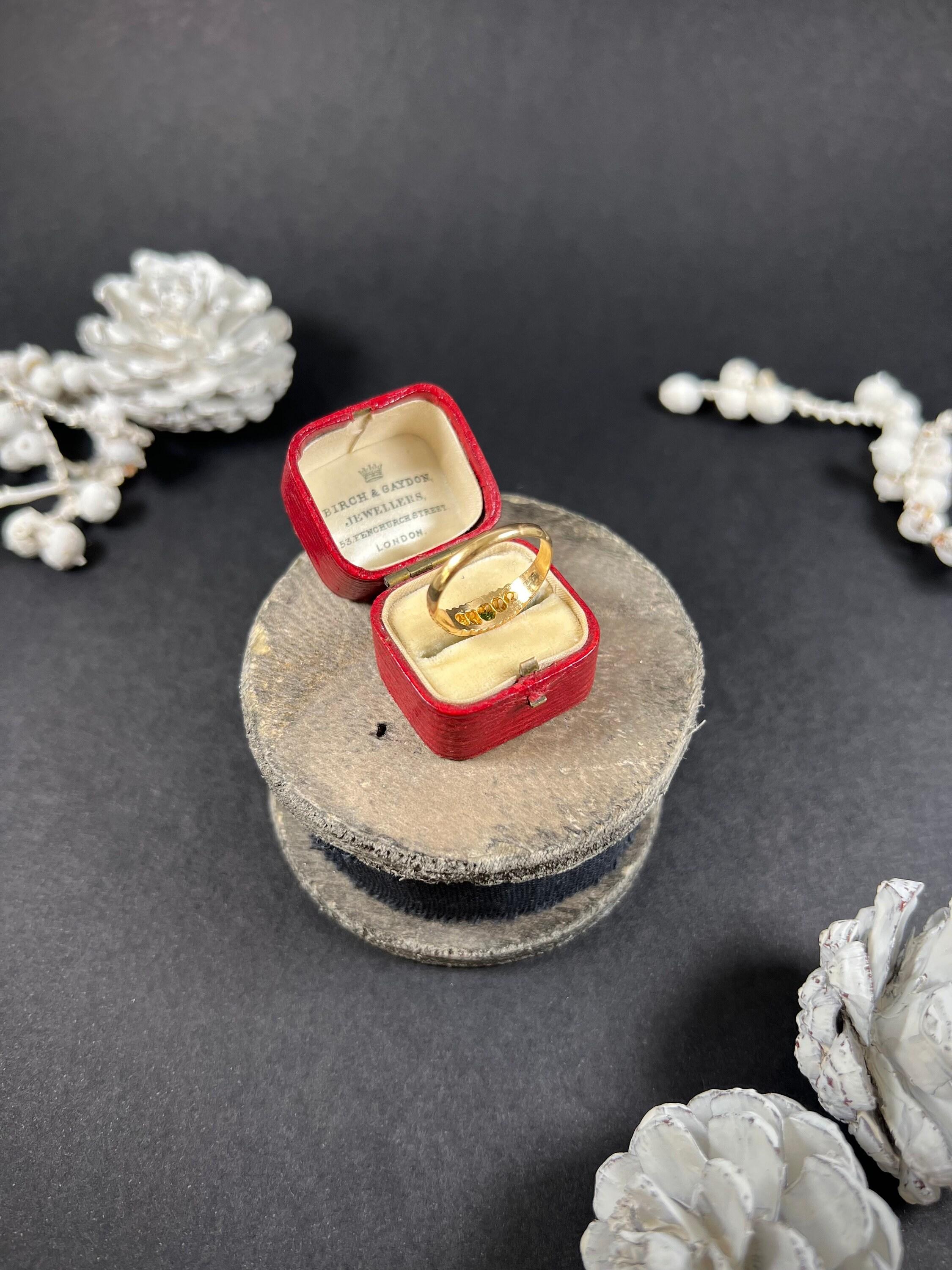 Women's or Men's Antique 18ct Gold London Hallmarked, Edwardian 5 Stone Emerald & Diamond Ring For Sale
