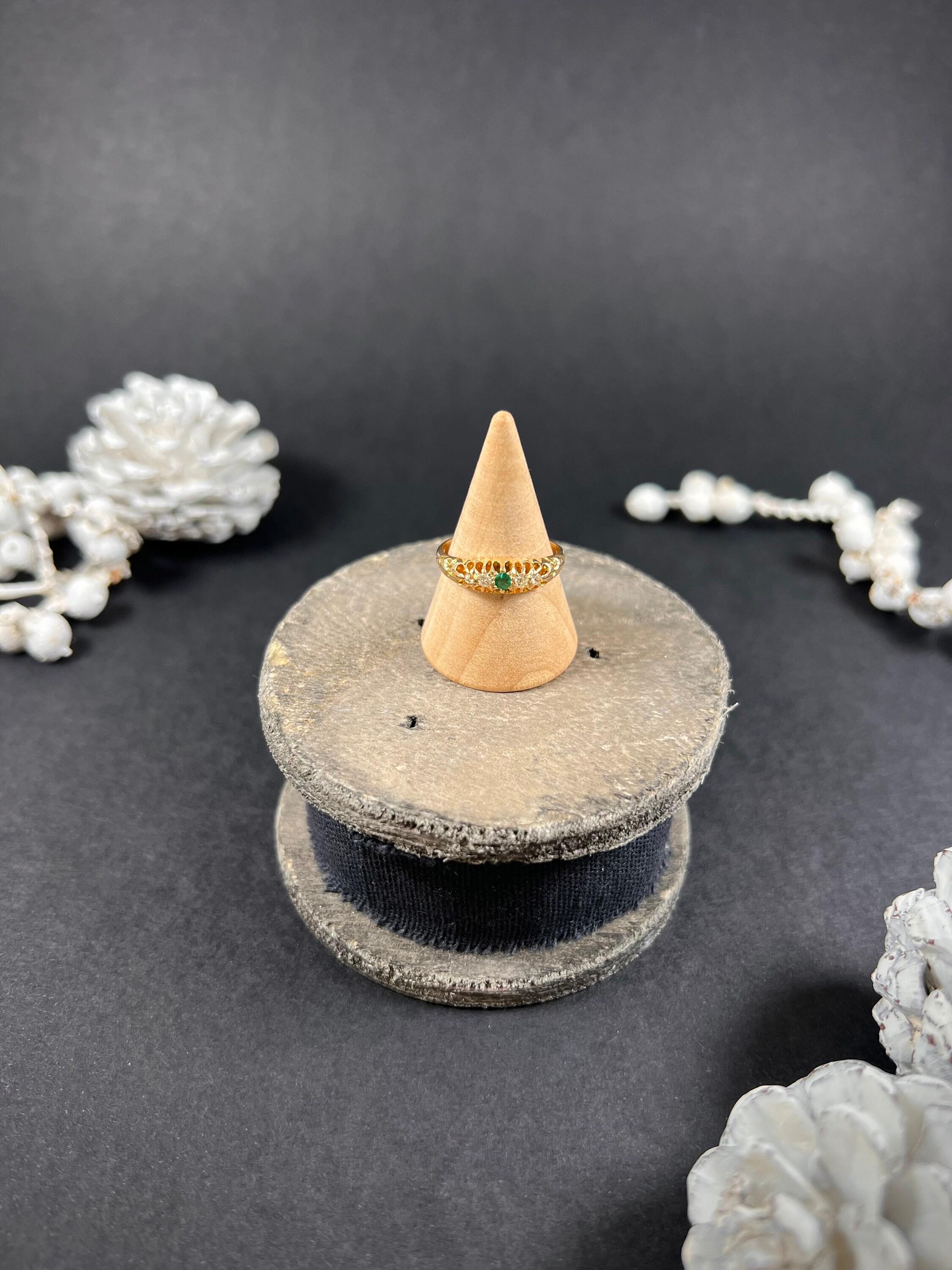 Antique 18ct Gold London Hallmarked, Edwardian 5 Stone Emerald & Diamond Ring For Sale 1
