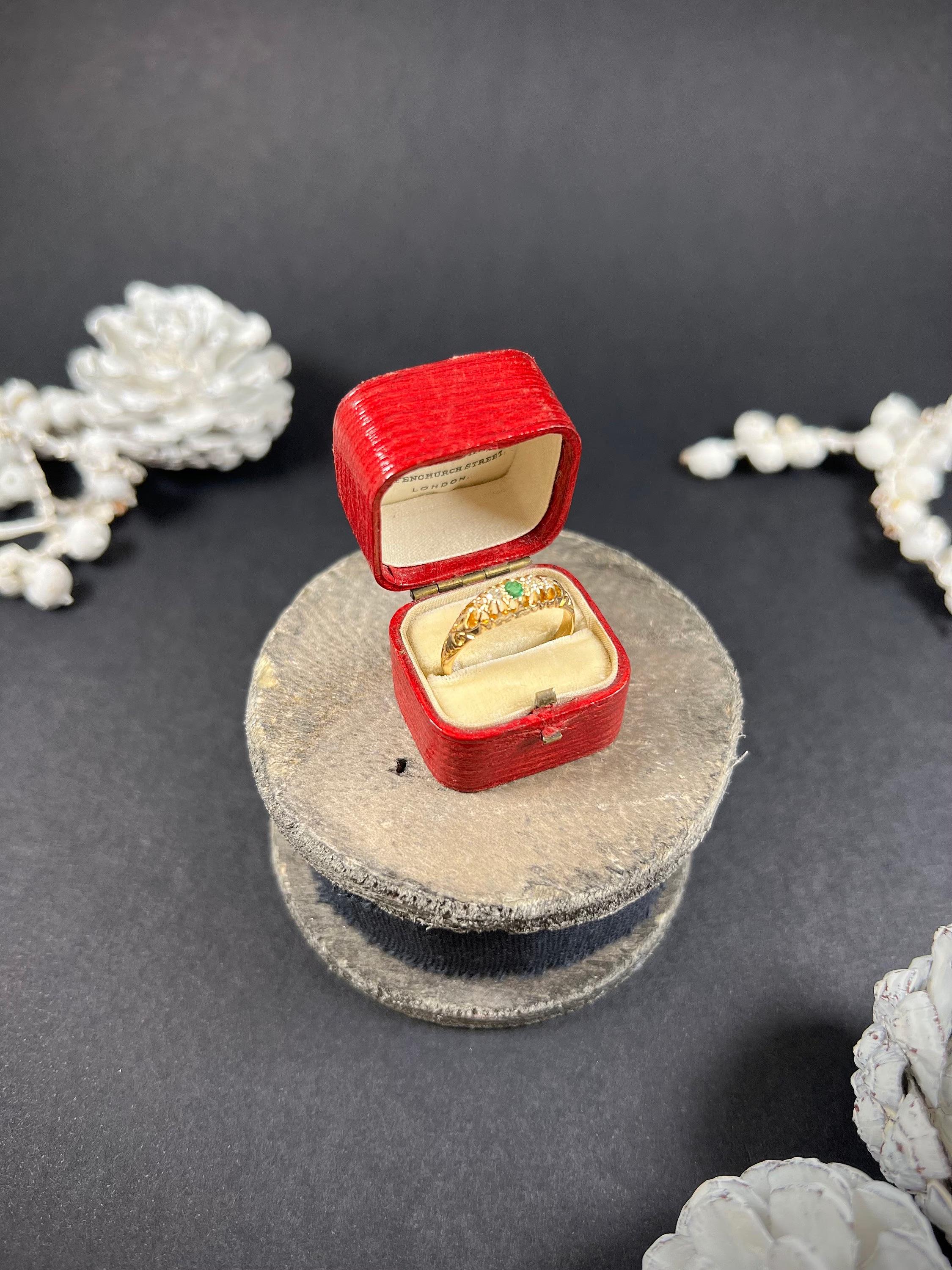 Antique 18ct Gold London Hallmarked, Edwardian 5 Stone Emerald & Diamond Ring For Sale 2
