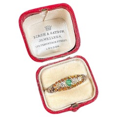 Antiker Ring aus 18 Karat Gold London gestempelt, edwardianischer 5 Stein Smaragd & Diamant