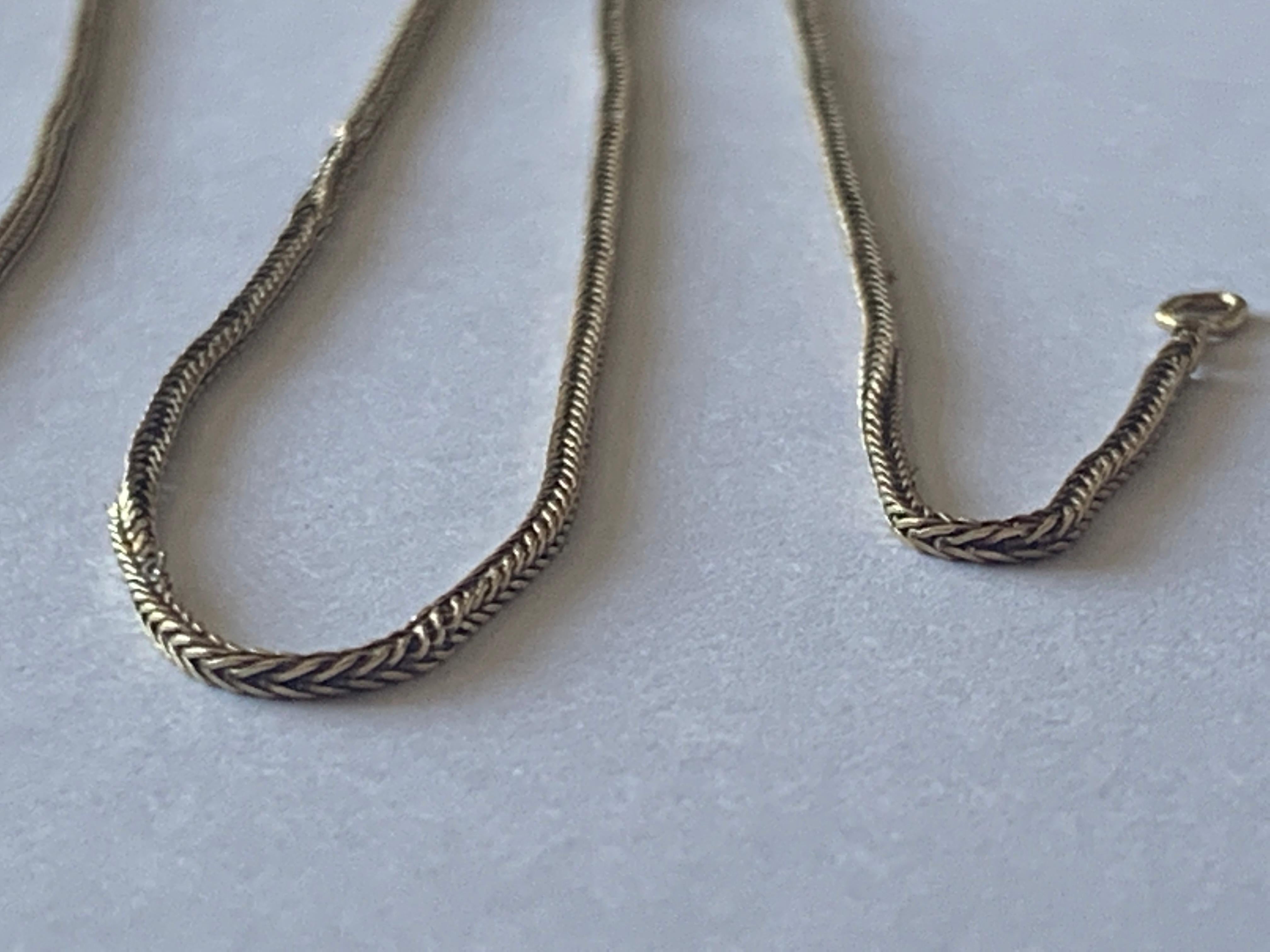 Antique 18ct Gold Long Herringbone Chain In Good Condition For Sale In London, GB