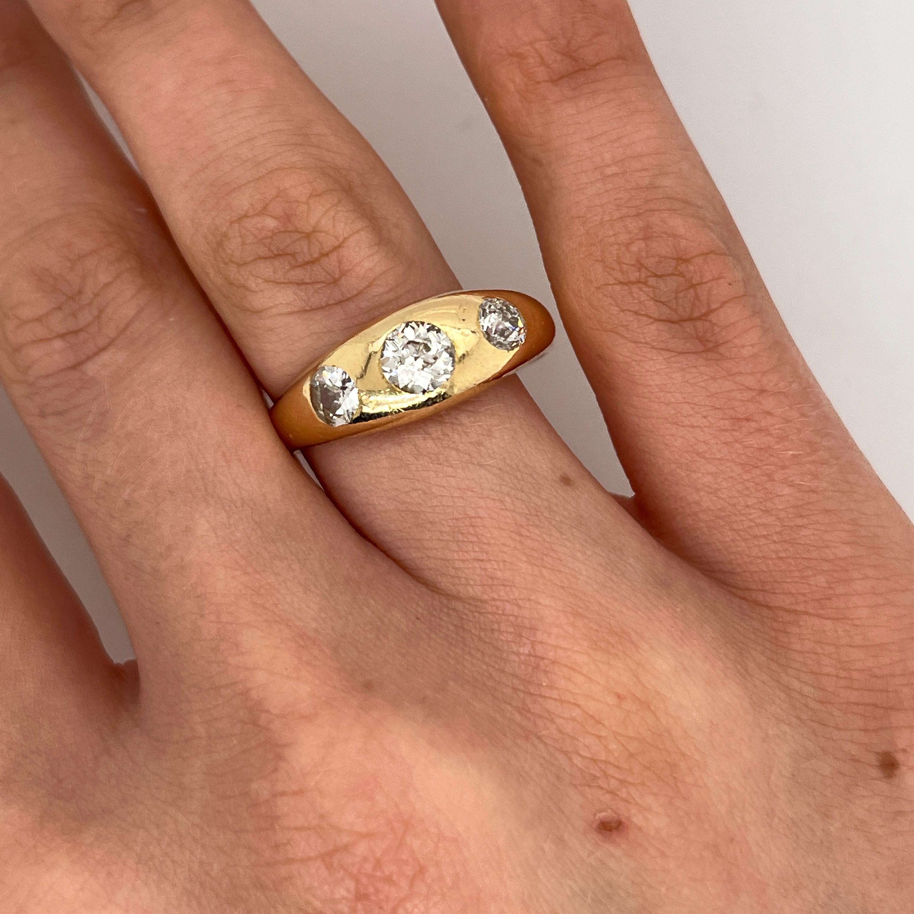 Anello antico a tre pietre con diamanti taglio antico in oro 18ct, 1,0ct in vendita 2