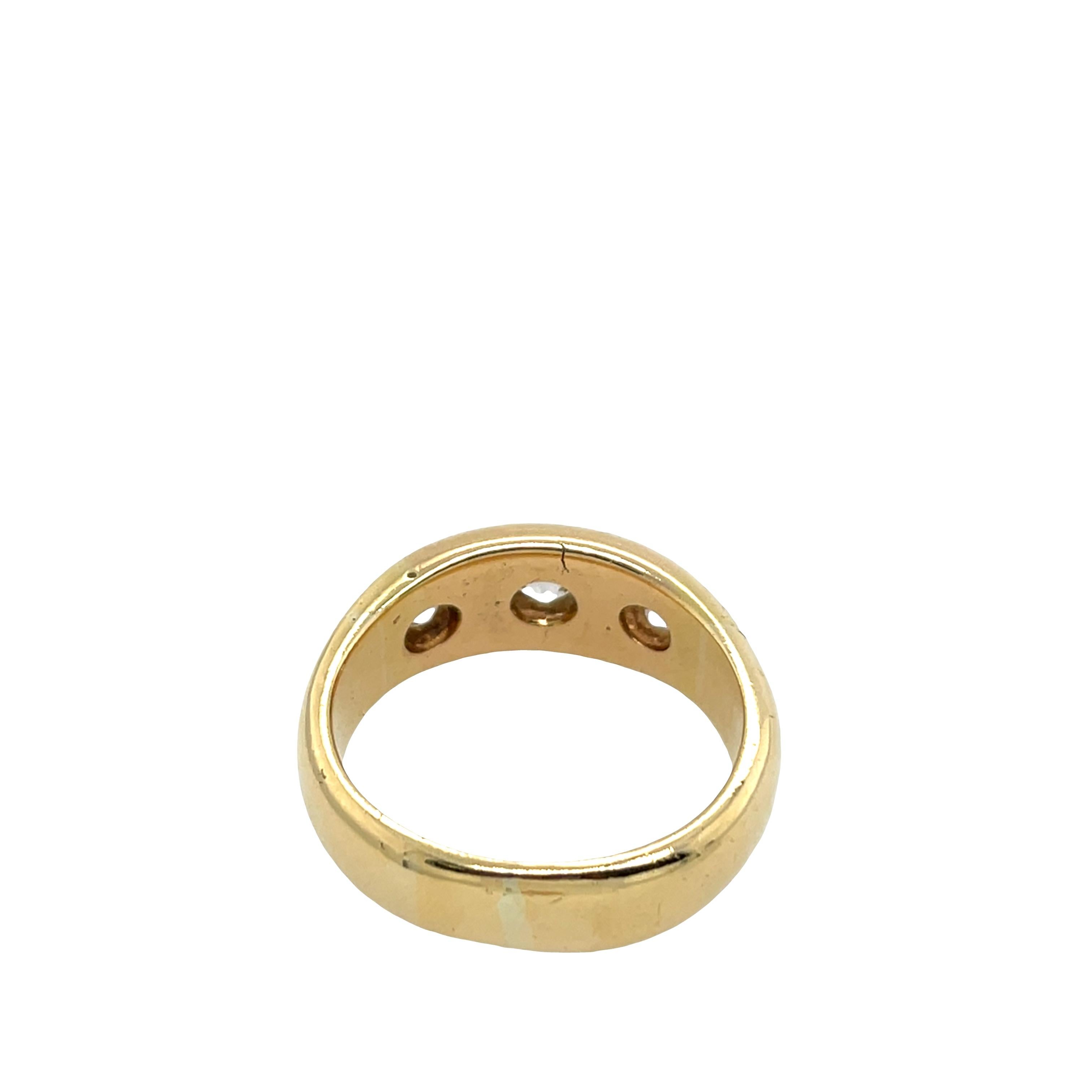 Anello antico a tre pietre con diamanti taglio antico in oro 18ct, 1,20ct In condizioni ottime in vendita a London, GB