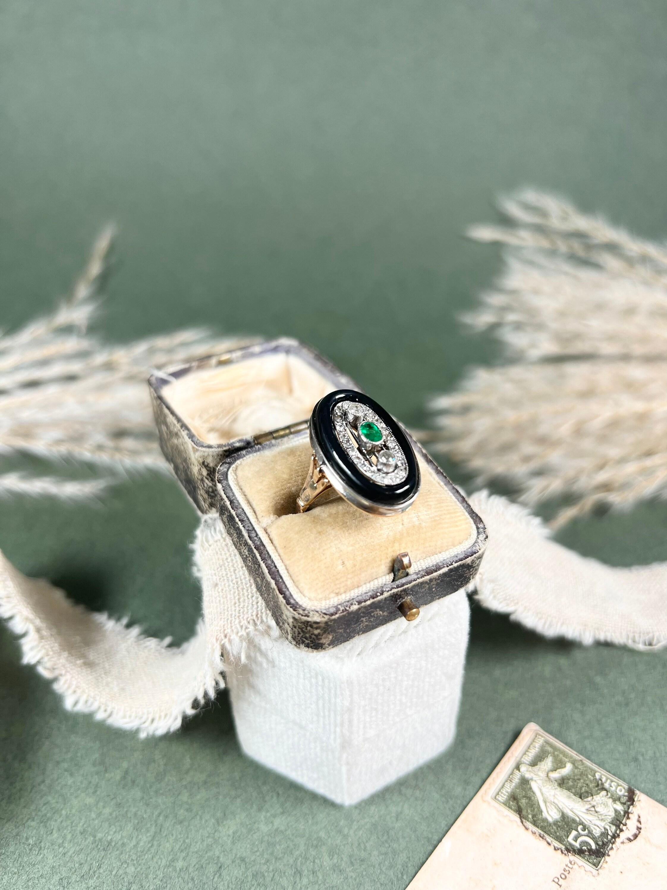 Antique 18ct Gold Onyx Emerald & Diamond Statement Ring In Good Condition For Sale In Brighton, GB