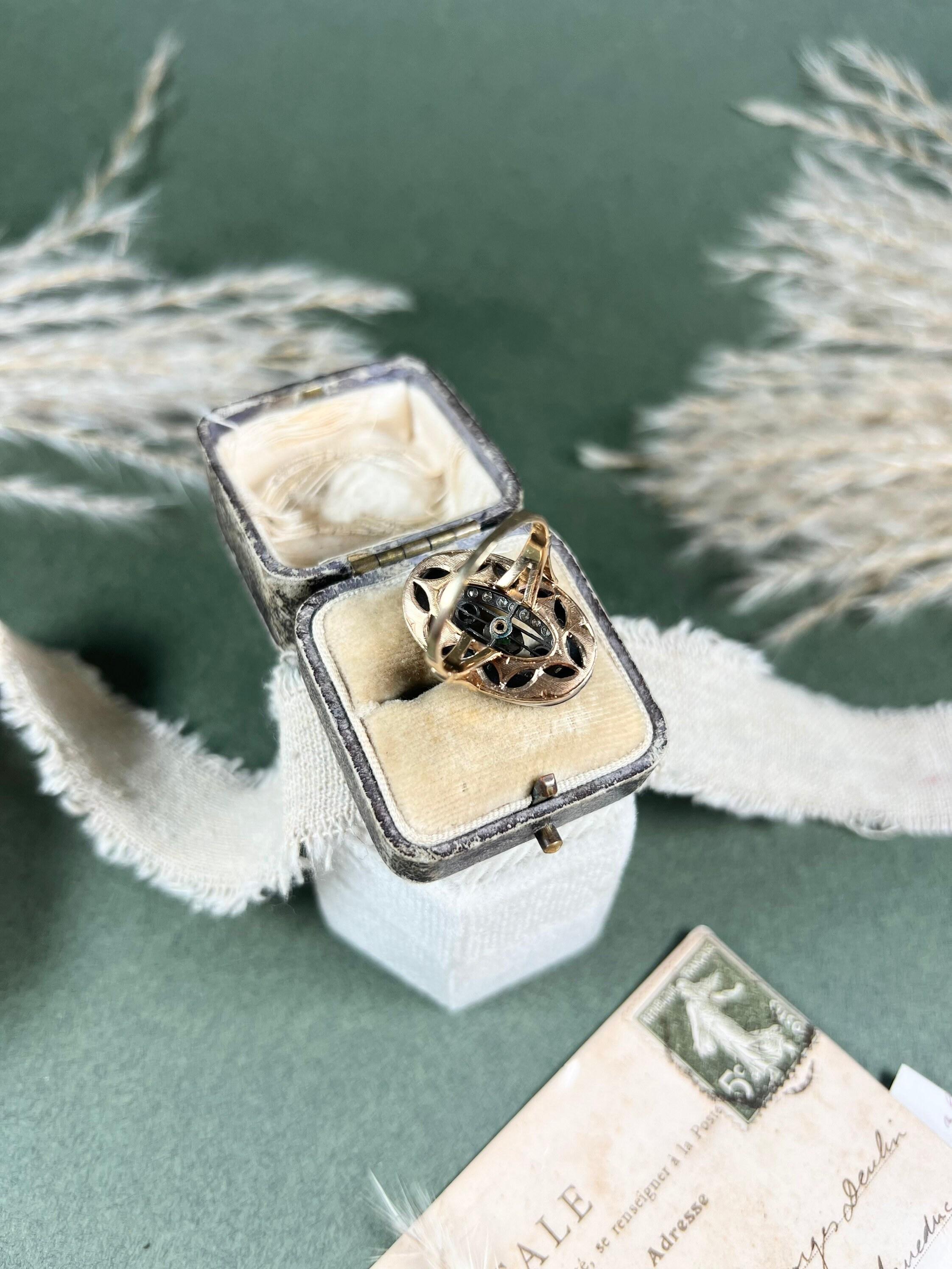 Antiker Statement-Ring aus 18 Karat Gold mit Onyx, Smaragd und Diamant für Damen oder Herren im Angebot