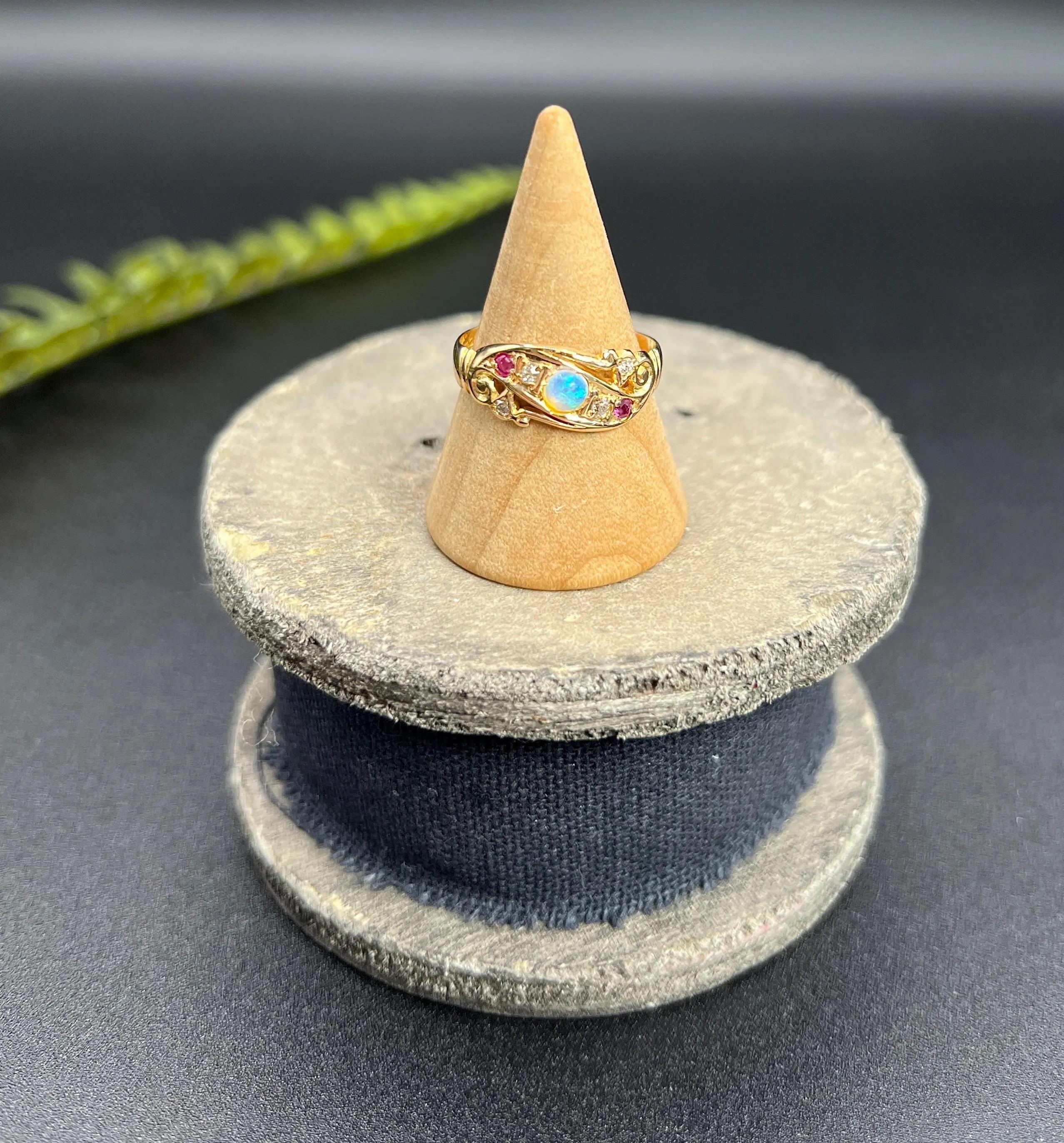 Antiker Ring aus 18 Karat Gold, Opal, Rubin und Diamanten, gestempelt Birmingham 1912 im Angebot 3