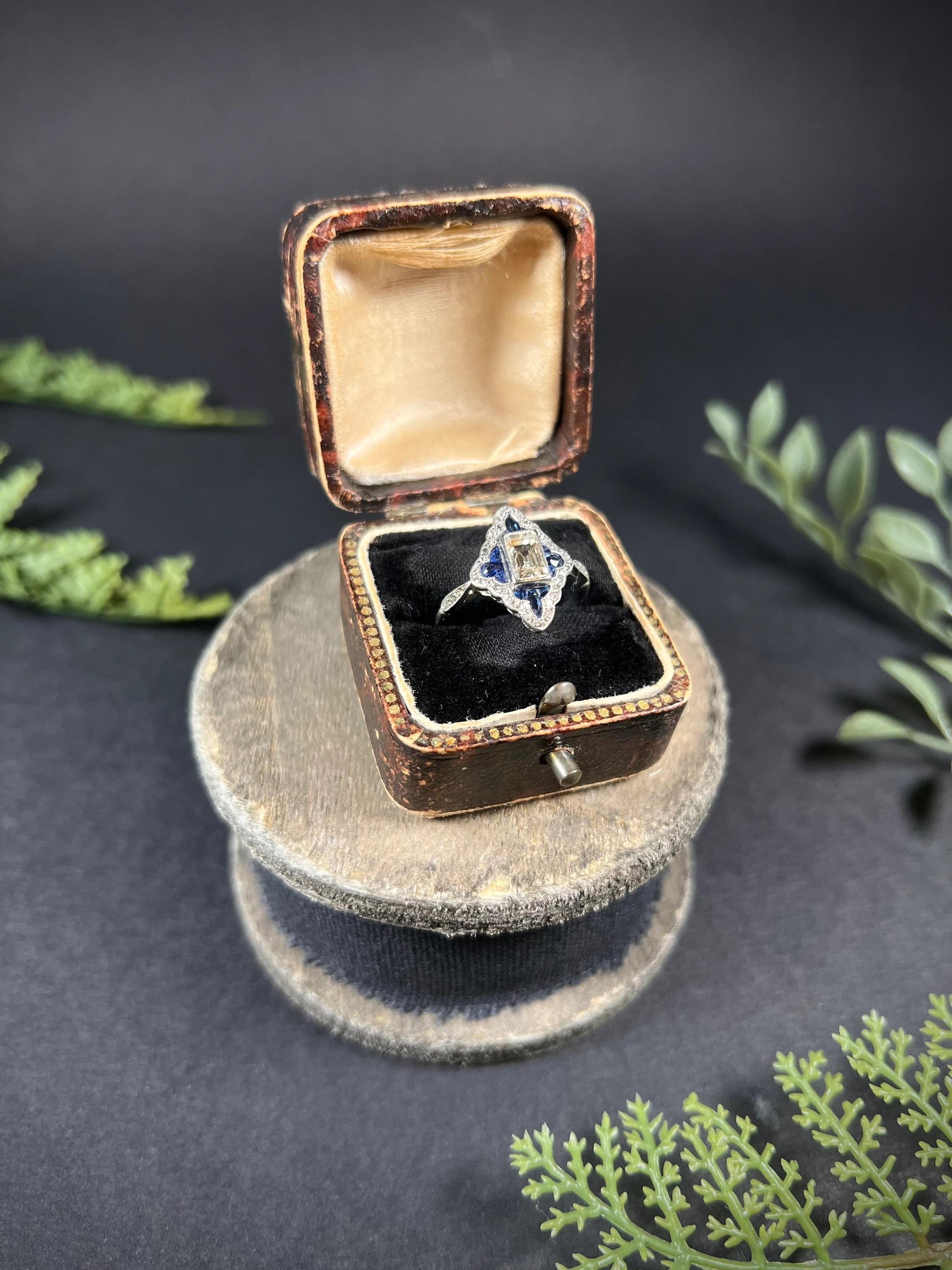 Antique 18ct Gold Original Art Deco 1920s Sapphire & Diamond Ring For Sale 4