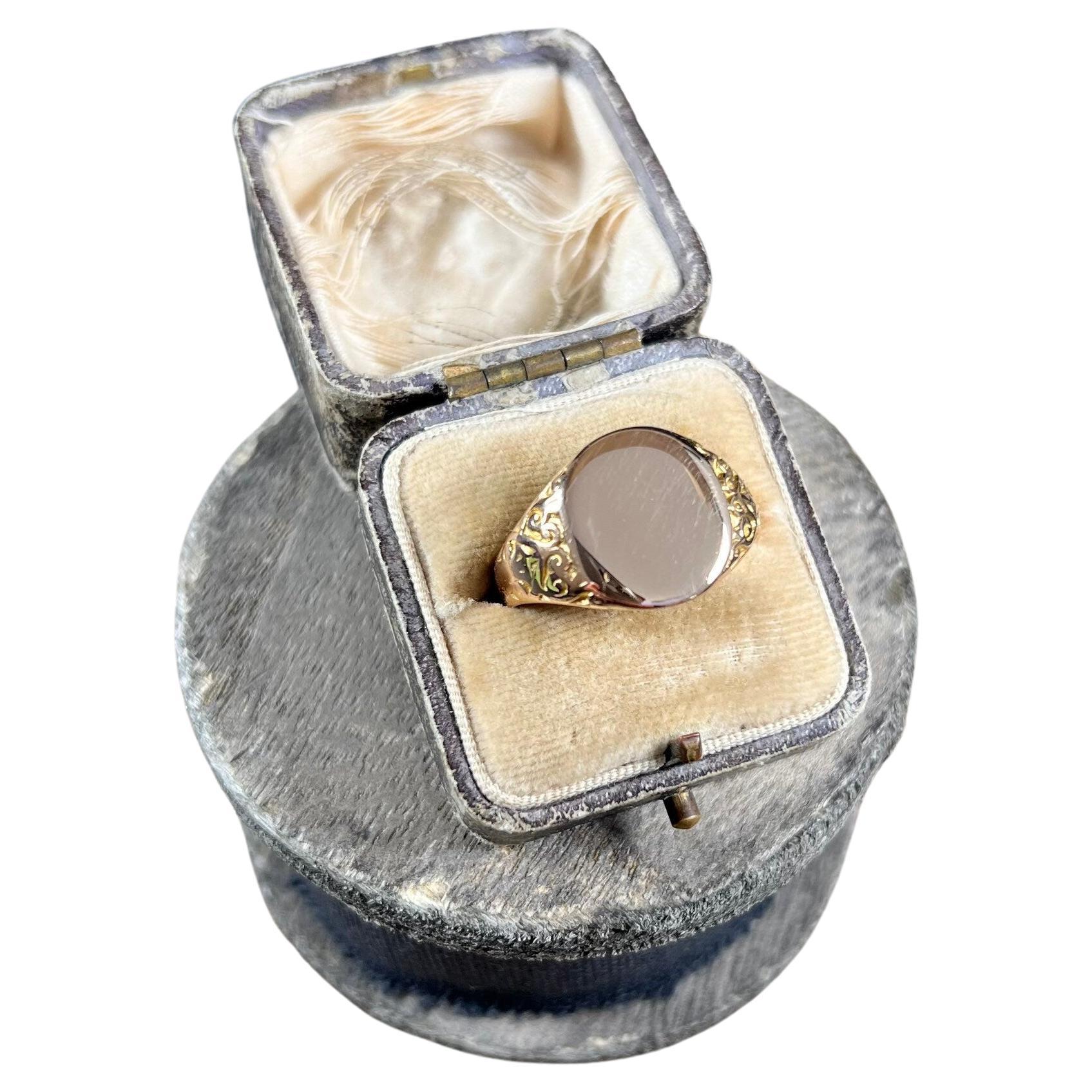 Antique 18ct Gold Oval Signet Ring Hand Carved Shoulders Hallmarked Chester 1916 For Sale