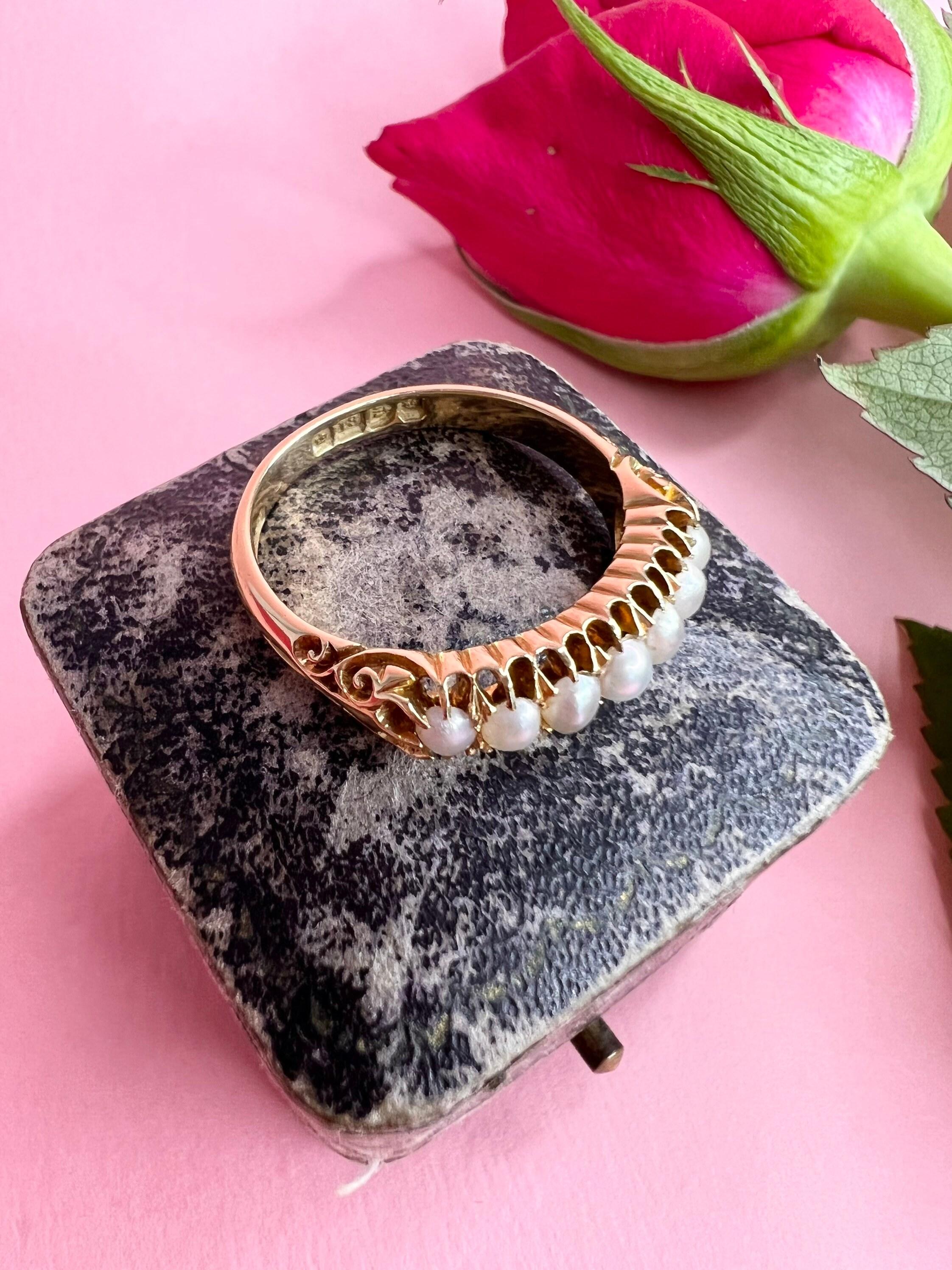 Antique 18ct Gold Pearl Seven Stone Carved Ring For Sale 3