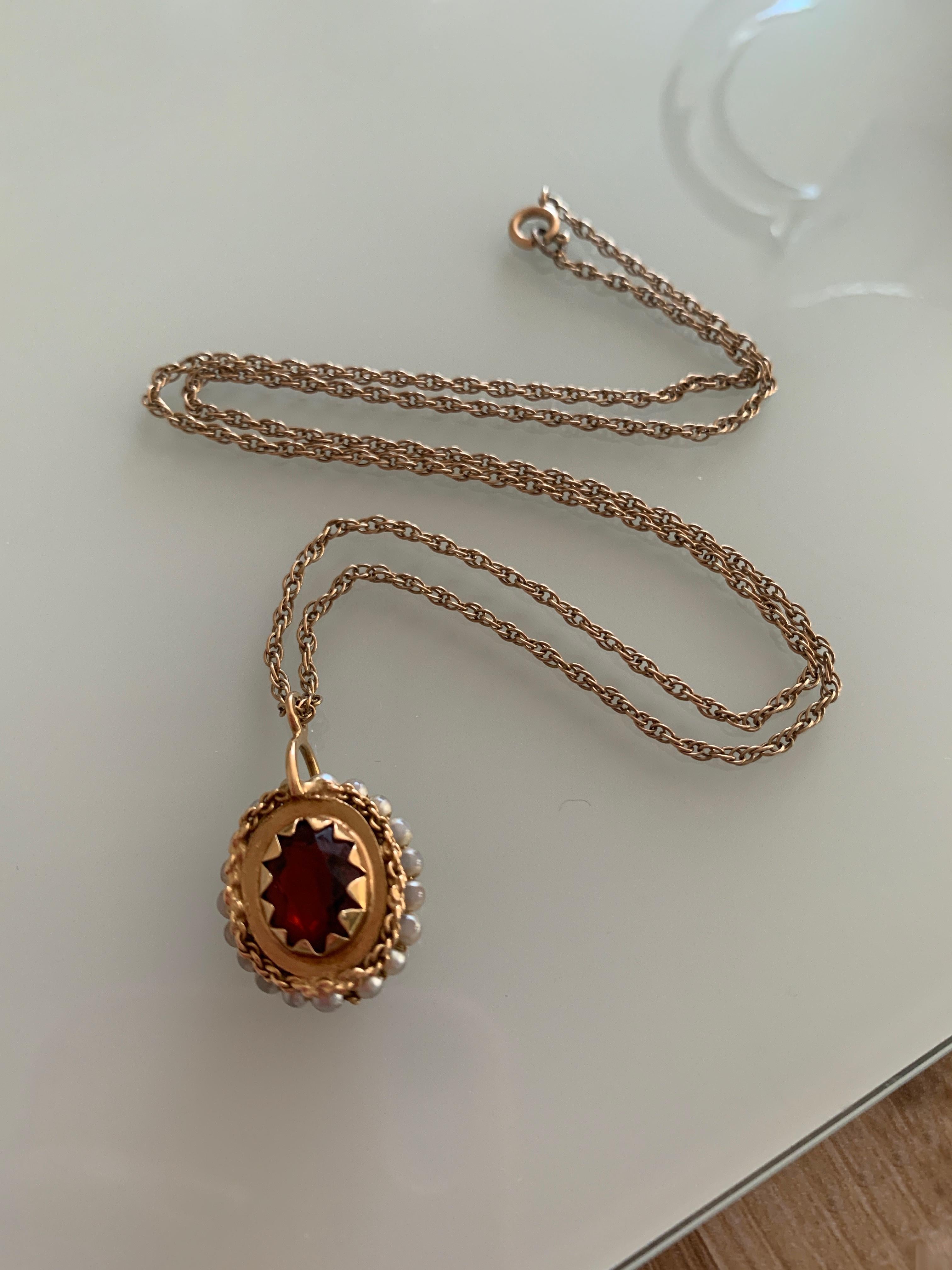 18ct Gold Citrine set , Faux pearl Pendant
Hung on a 9ct gold 20.5
