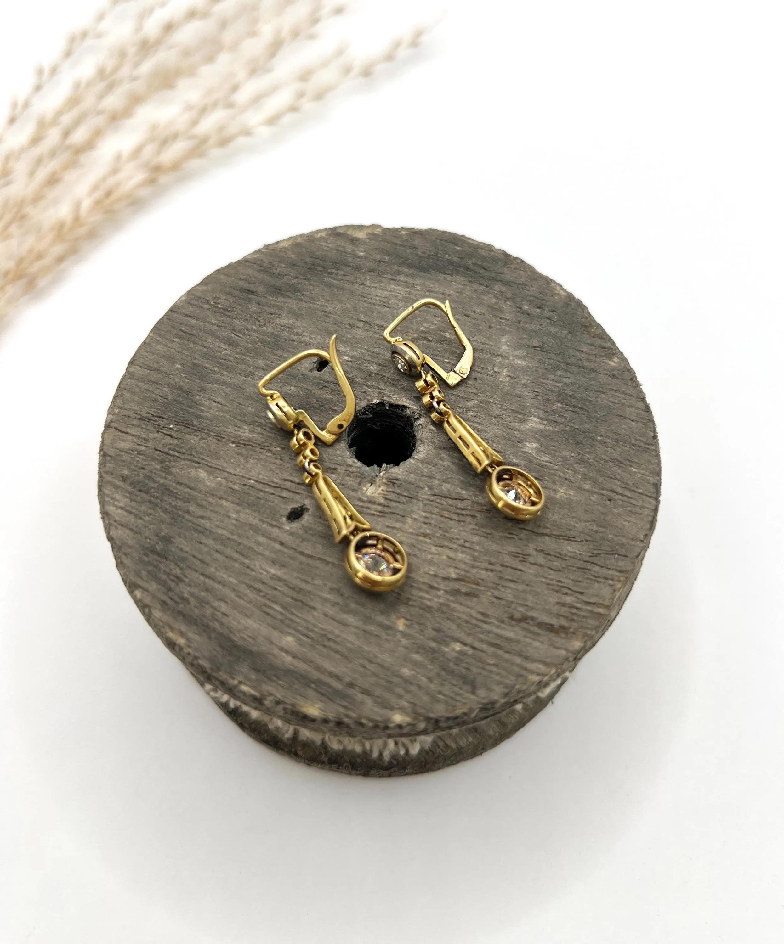 Orecchini antichi in oro 18ct e platino con diamanti edoardiani da 1,50 carati totali in vendita 3