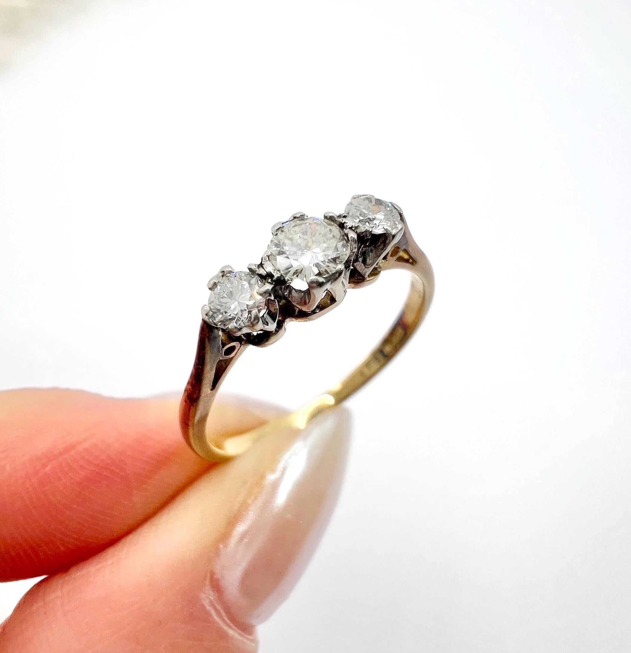 Antique 18ct Gold & Platinum 1920s 0.50 Carat Diamond Trilogy Ring For Sale 5