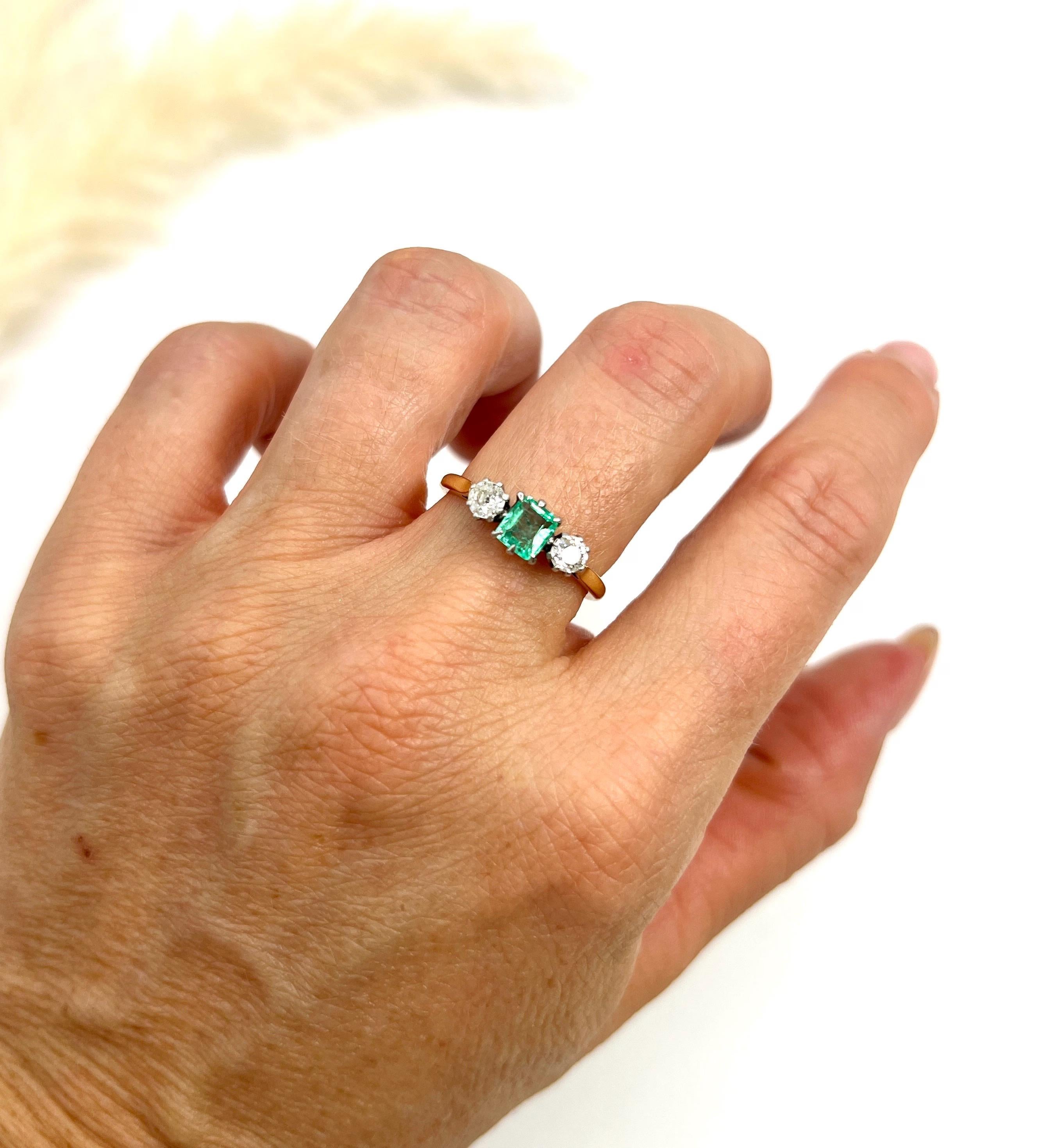 Square Cut Antique 18ct Gold & Platinum, 1920s 3 Stone Emerald and Diamond Trilogy Ring For Sale