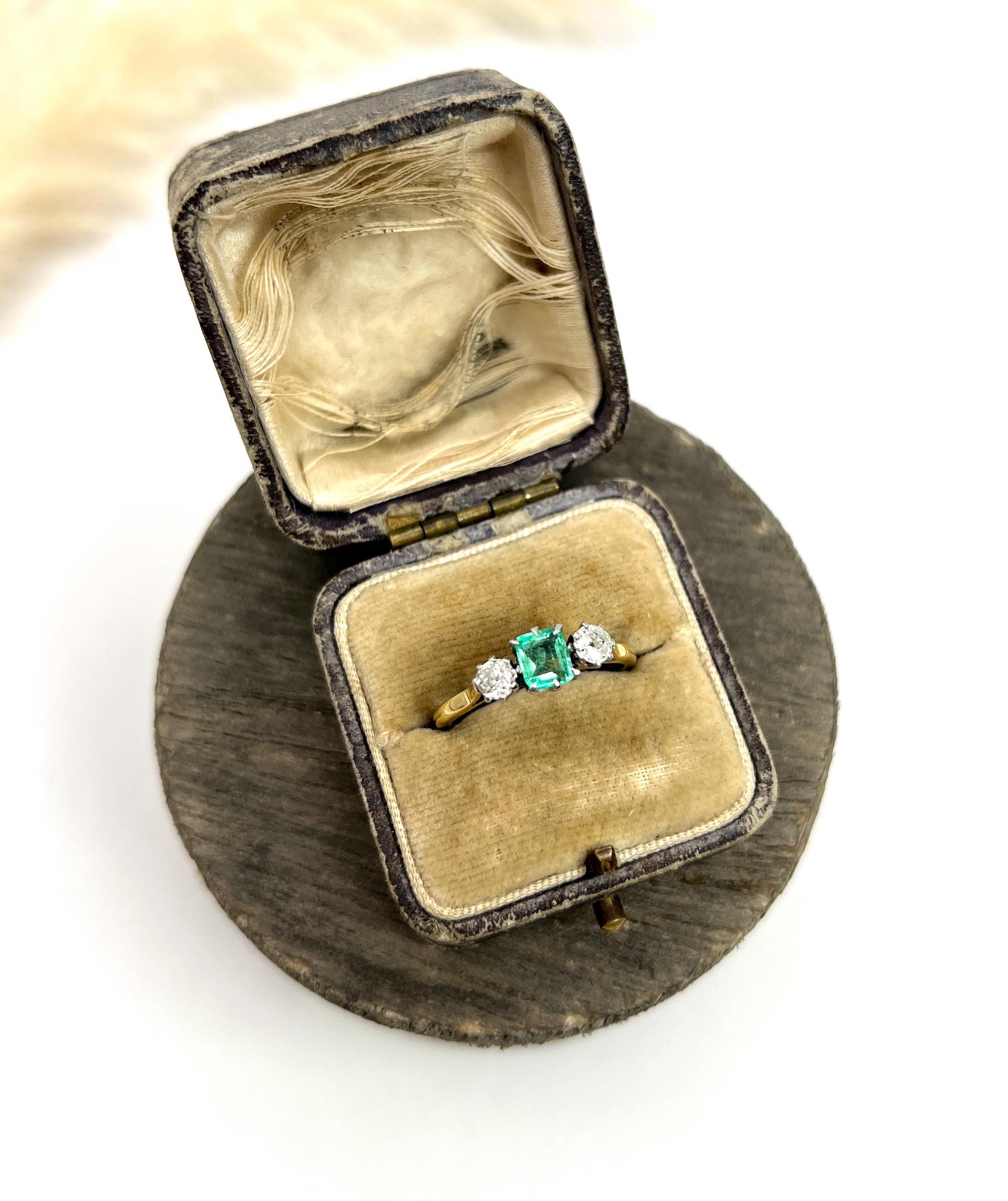 Women's or Men's Antique 18ct Gold & Platinum, 1920s 3 Stone Emerald and Diamond Trilogy Ring For Sale