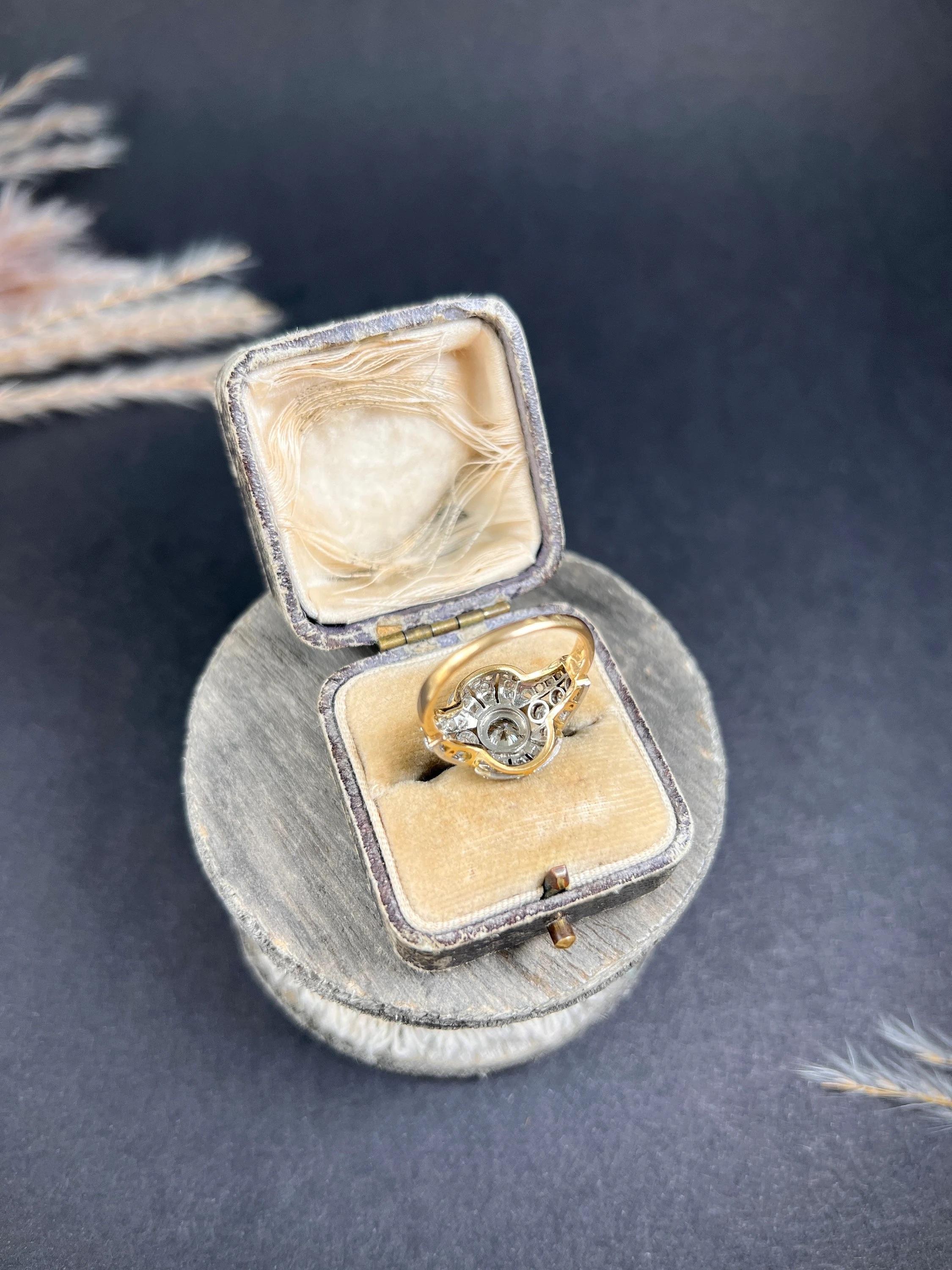 Antique 18ct Gold & Platinum, 1920s Art Deco Diamond Bombe Ring For Sale 5