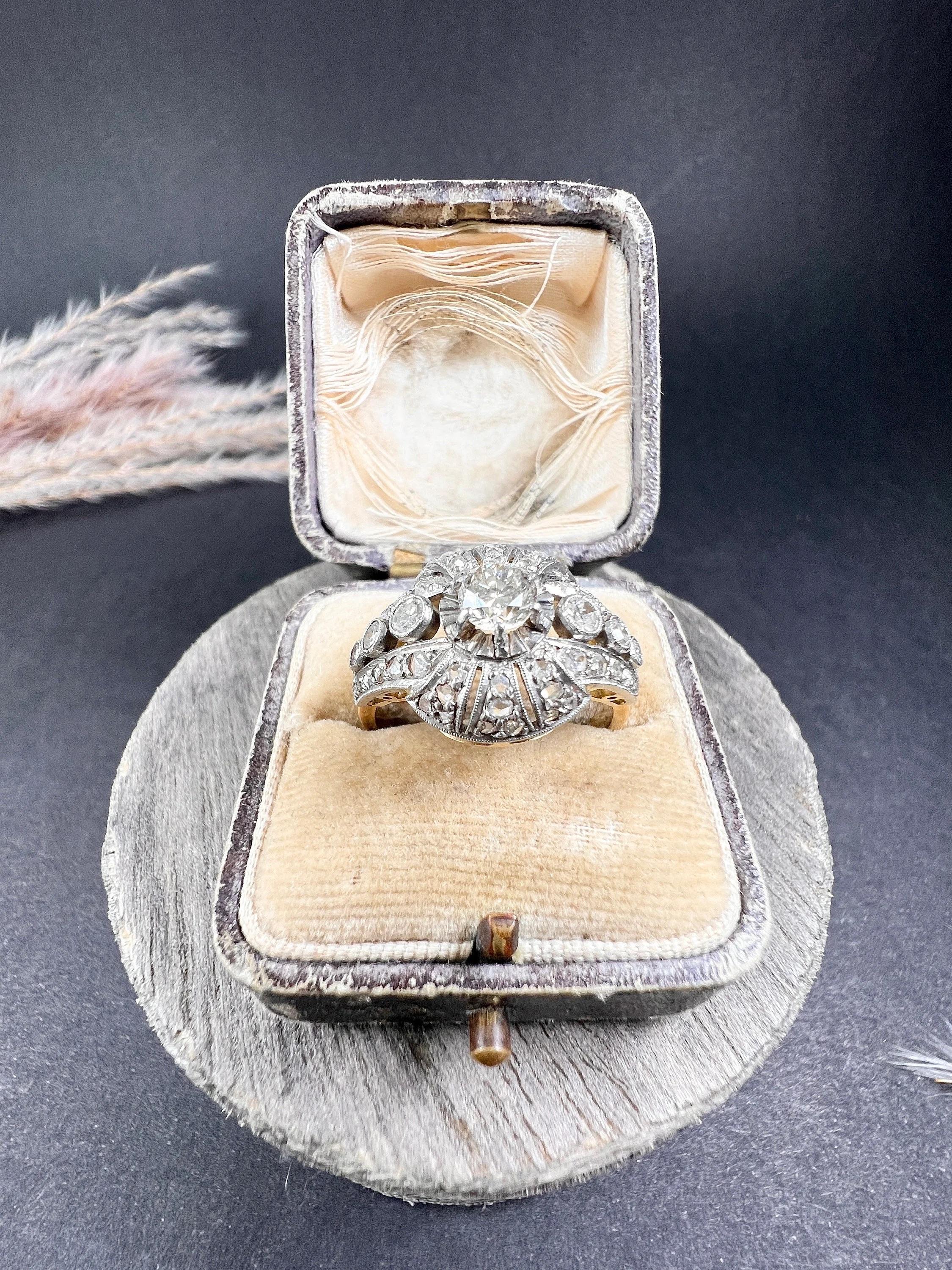 Antique 18ct Gold & Platinum, 1920s Art Deco Diamond Bombe Ring For Sale 4
