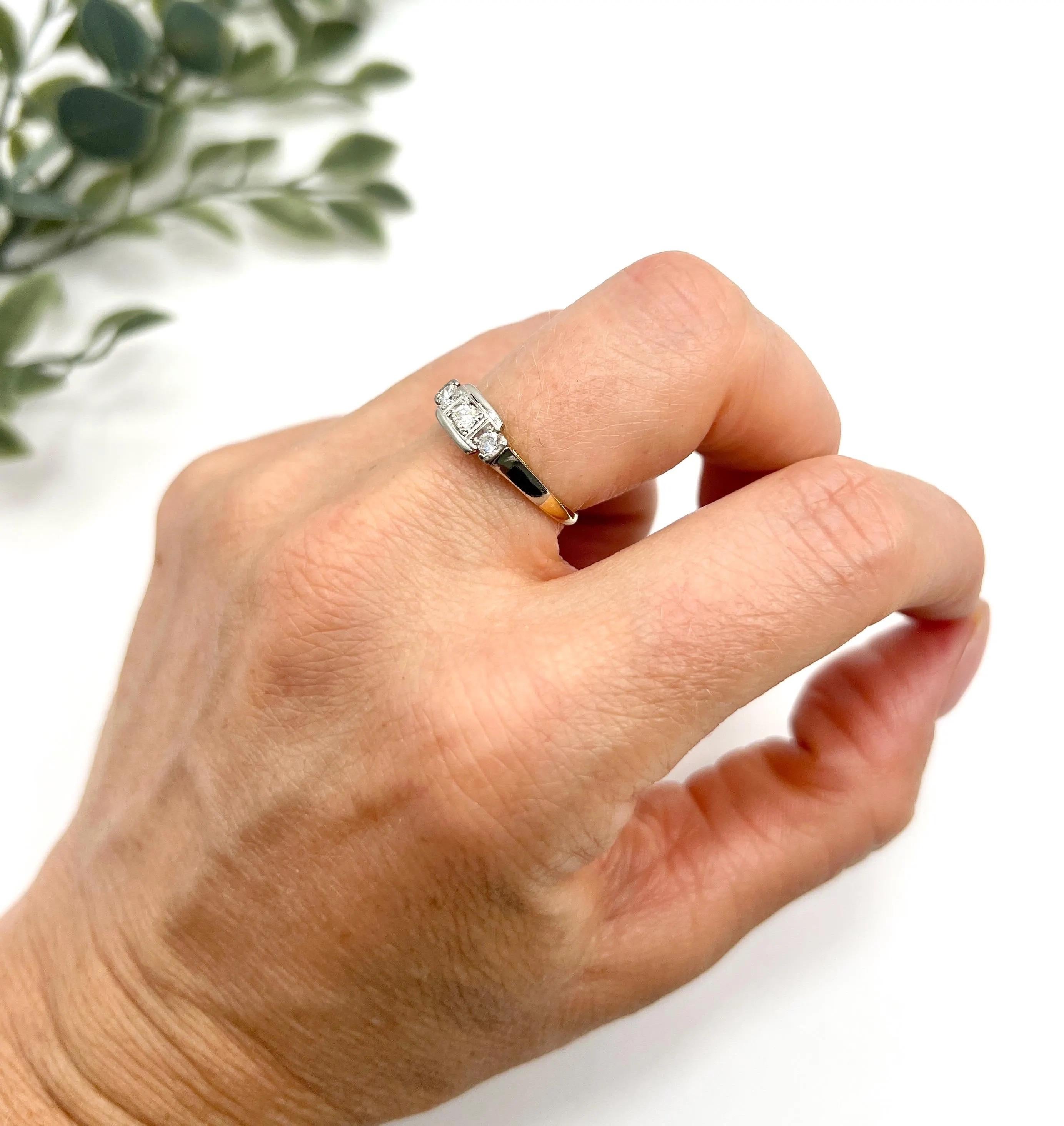 Antico anello a tre pietre in oro 18ct e platino, stile Art Deco anni '20 in vendita 6