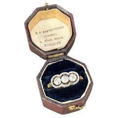 Bague trilogie à trois pierres en or 18ct et platine, Art déco des années 1920, avec diamants