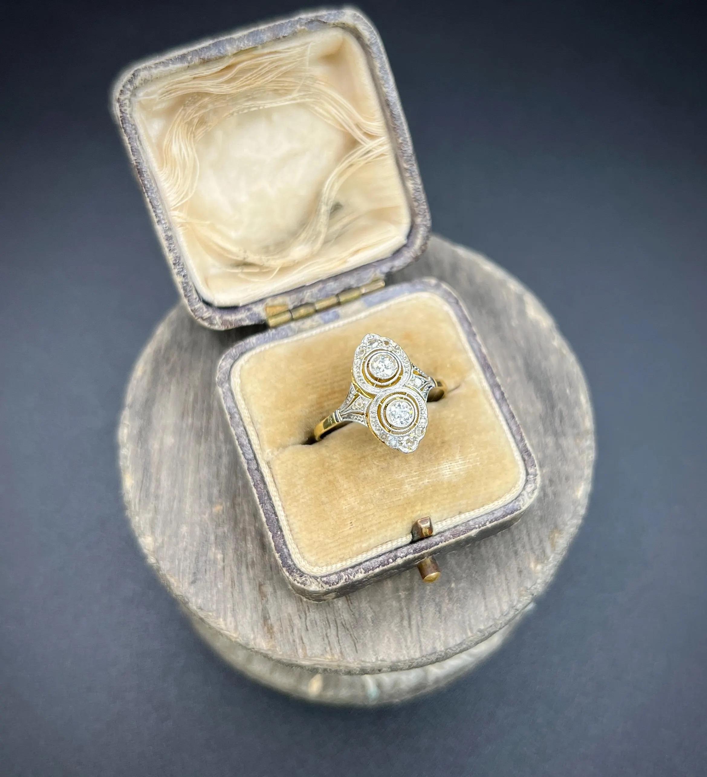 Bague ancienne en or 18ct et platine, art déco des années 1920, à double diamant et cible Unisexe en vente